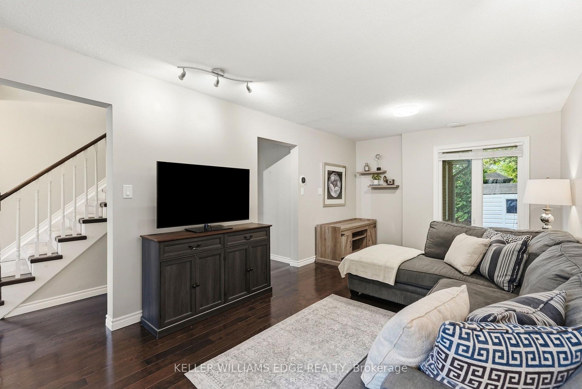 Photo 8 of 1 Fenton Drive, Hamilton, Waterdown — HOMEH