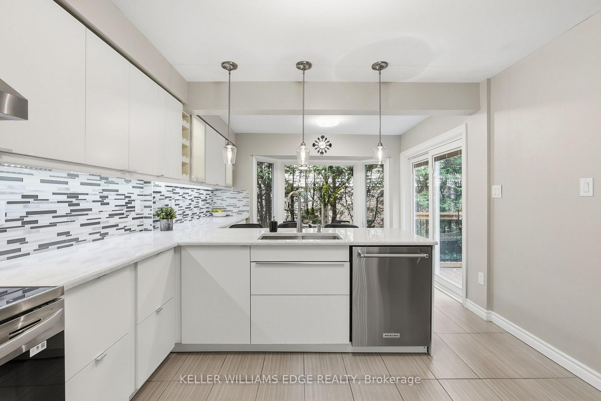 Photo 9 of 1 Fenton Drive, Hamilton, Waterdown — HOMEH