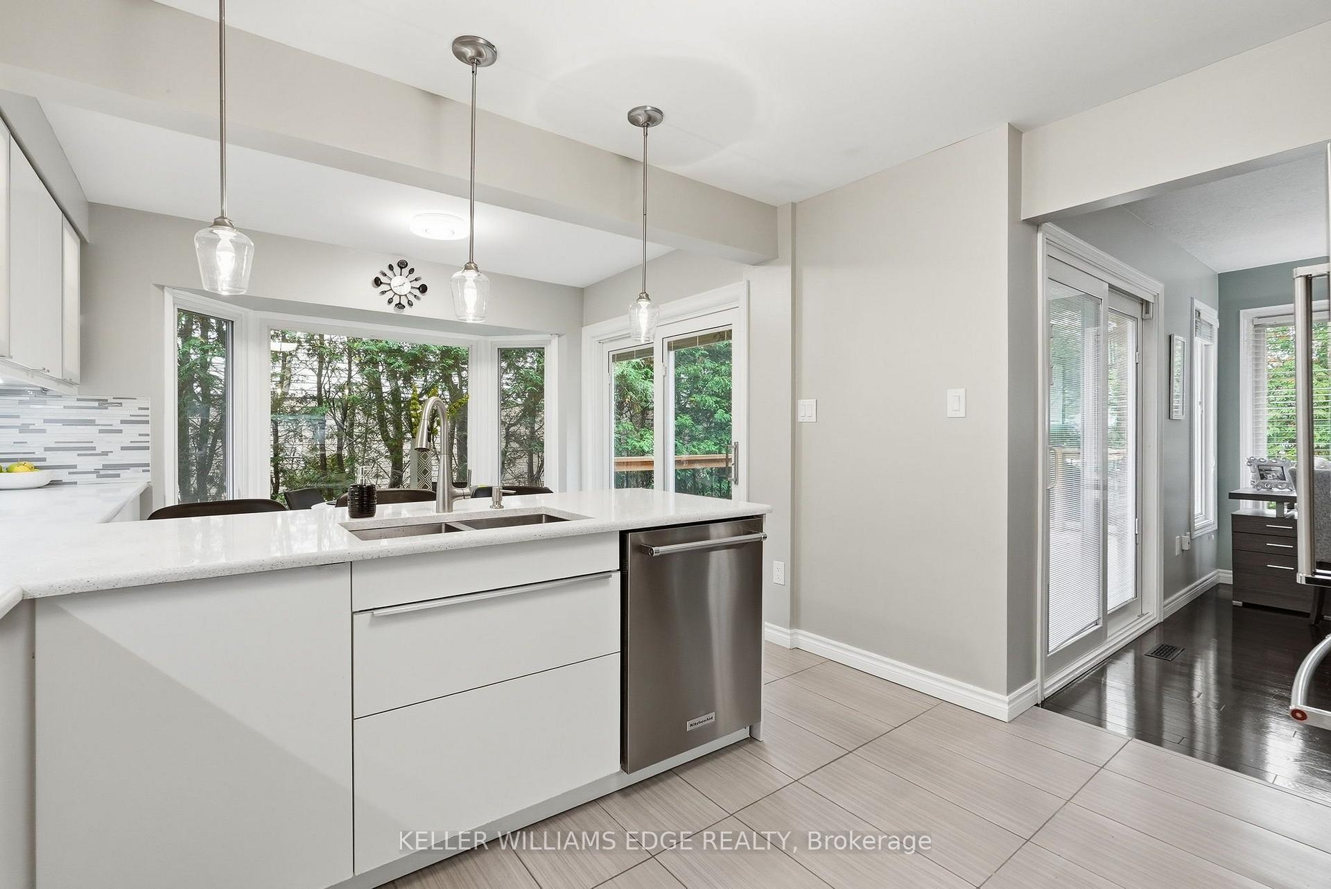 Photo 10 of 1 Fenton Drive, Hamilton, Waterdown — HOMEH