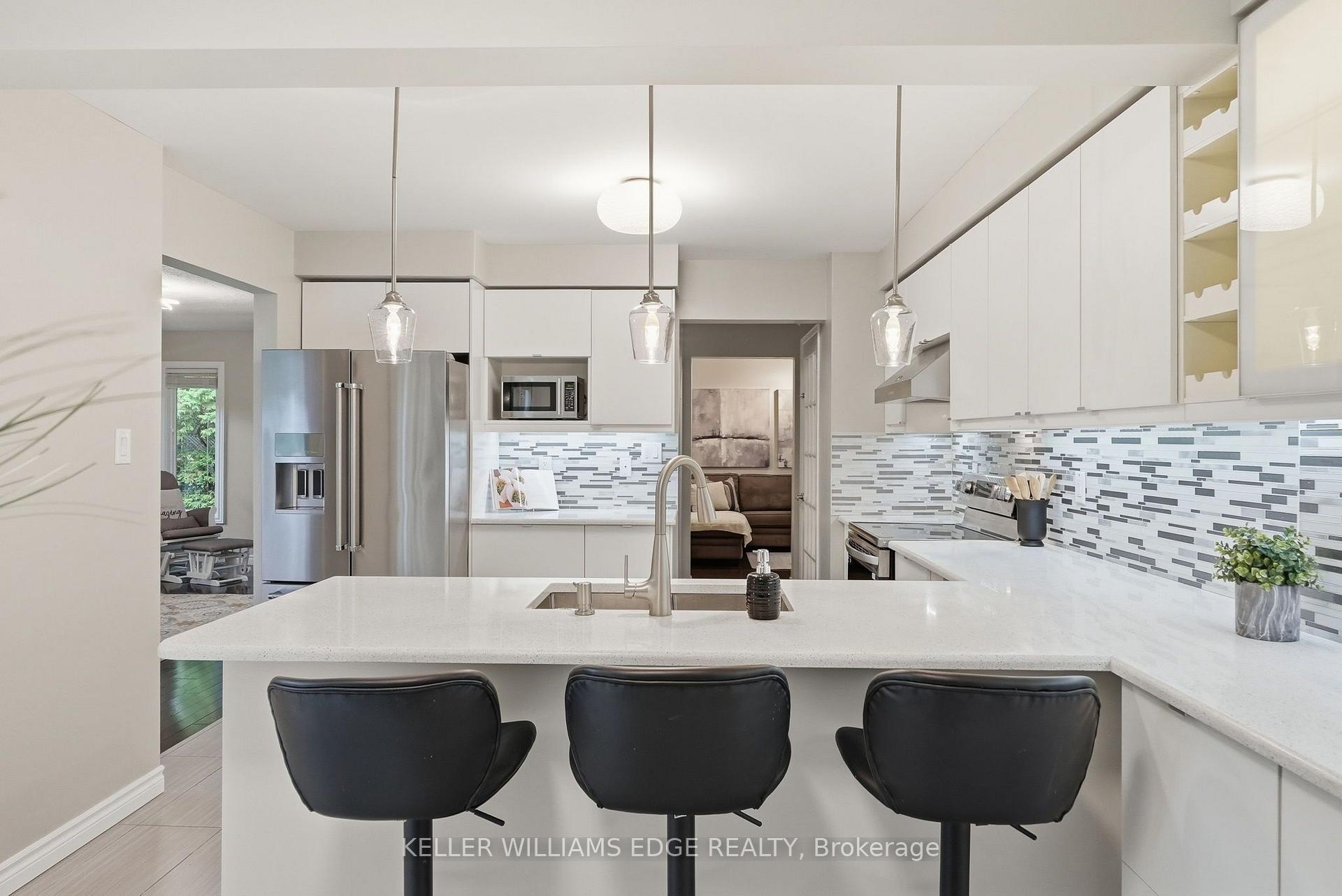 Photo 12 of 1 Fenton Drive, Hamilton, Waterdown — HOMEH