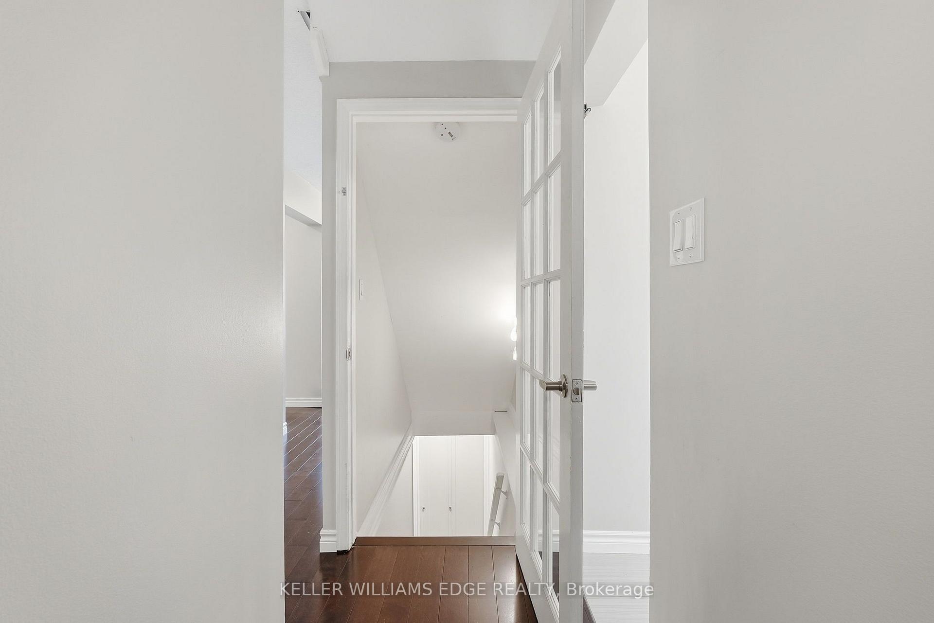 Photo 33 of 1 Fenton Drive, Hamilton, Waterdown — HOMEH