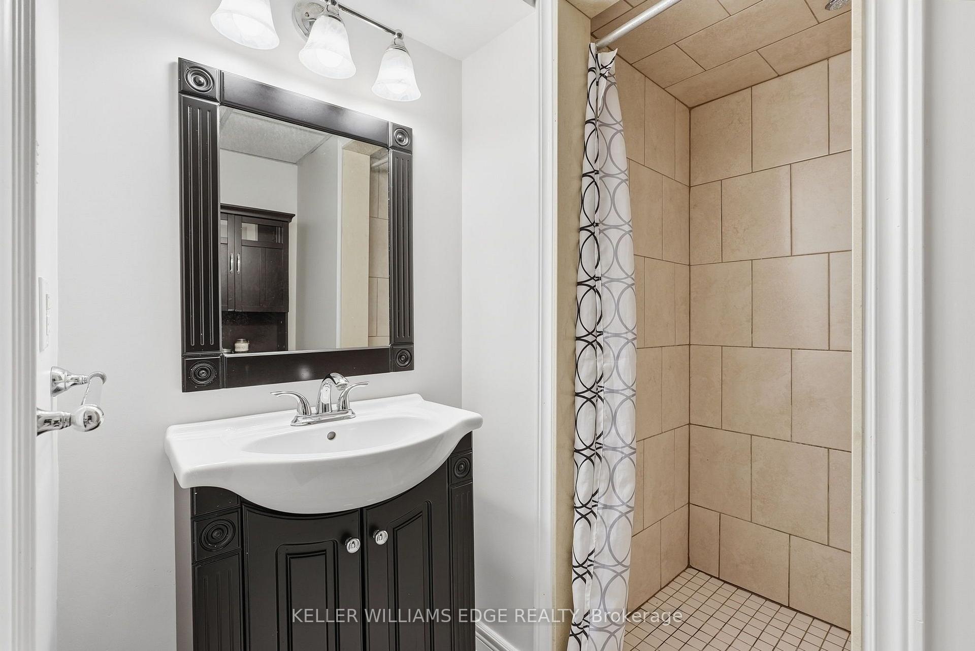 Photo 42 of 1 Fenton Drive, Hamilton, Waterdown — HOMEH