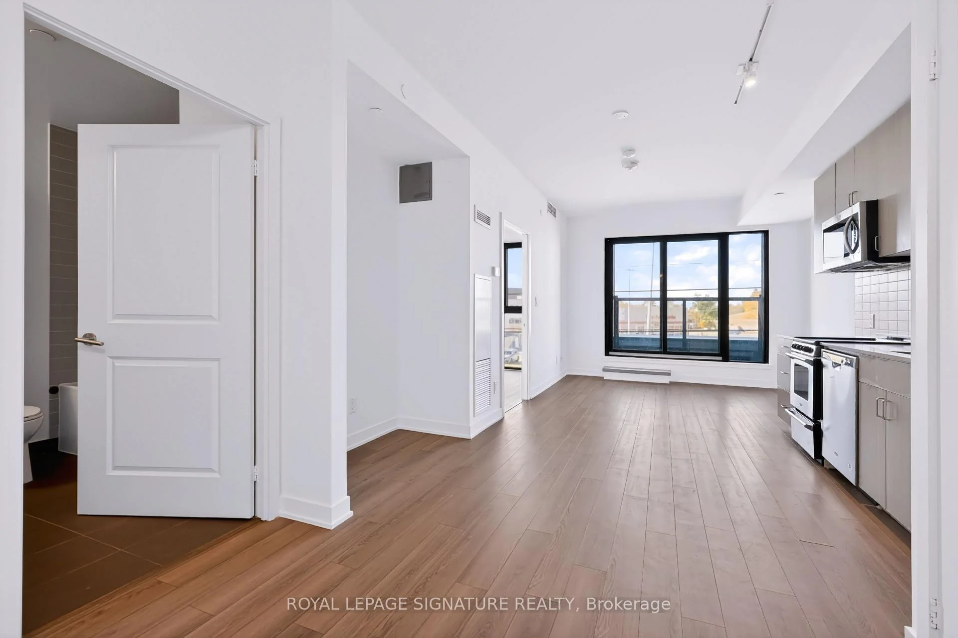Photo 23 of 2799 Kingston Road, Scarborough, Cliffcrest — HOMEH