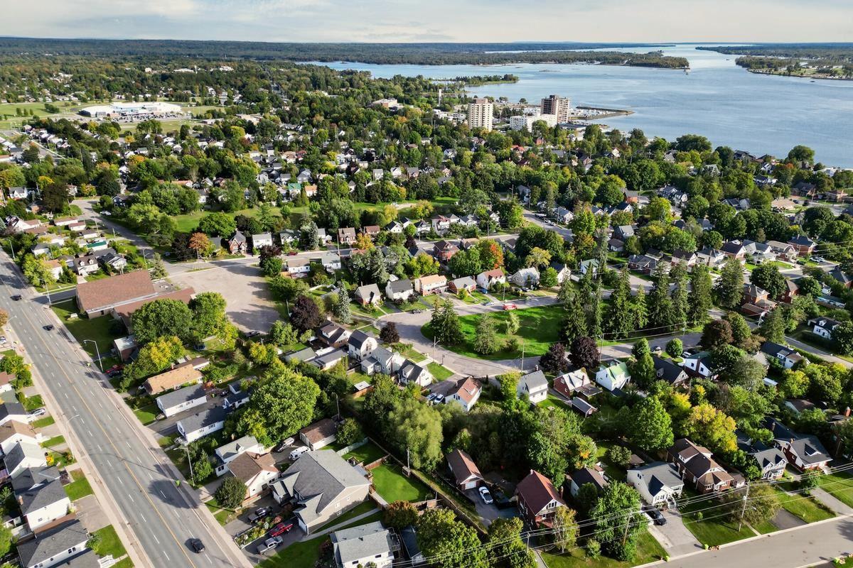 Photo 38 of 134 Bishops Court, Sault Ste Marie, Ward 2 — HOMEH