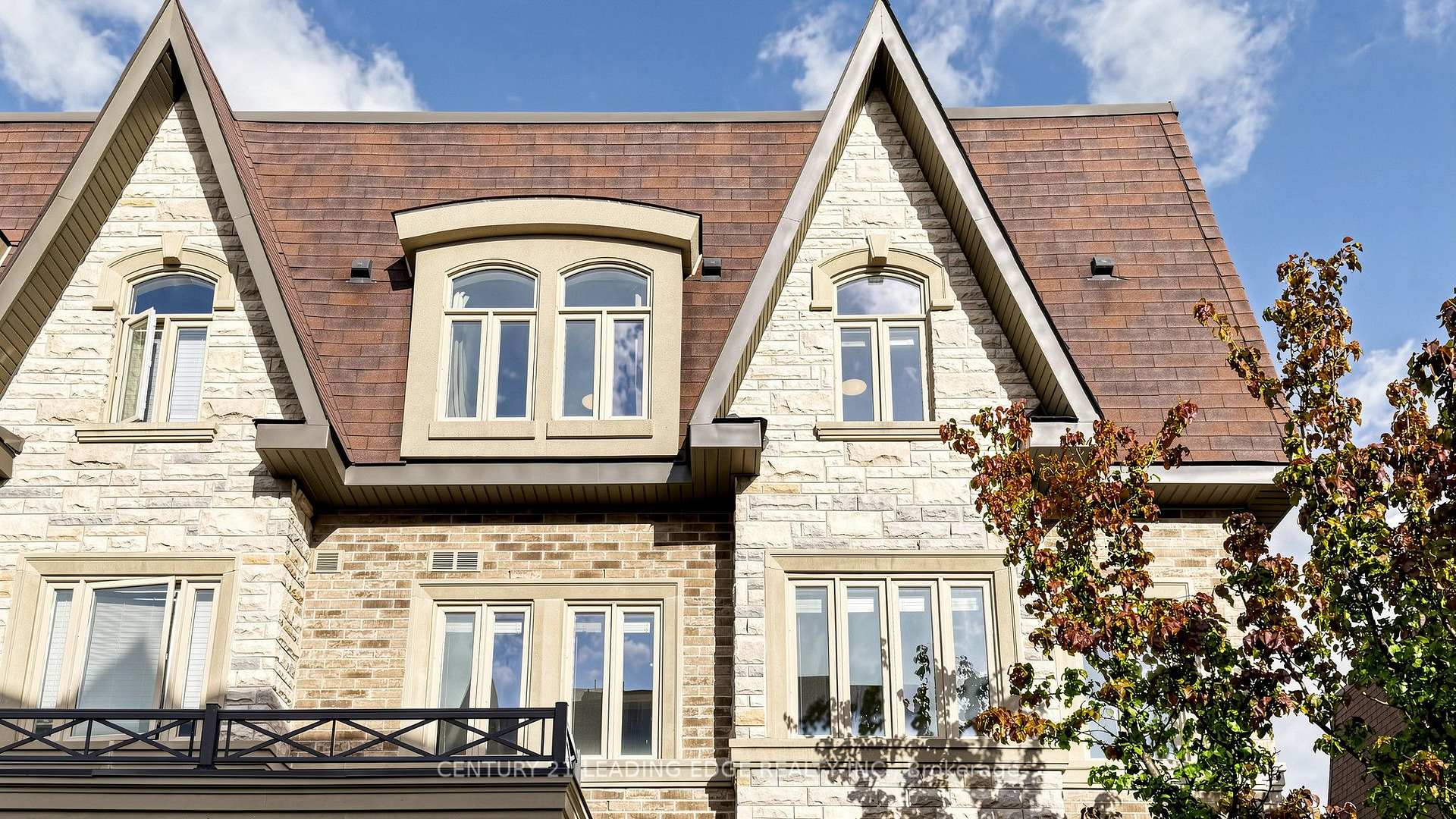 Photo 2 of Unit 202, 320 John Street, Markham, Aileen-Willowbrook — HOMEH