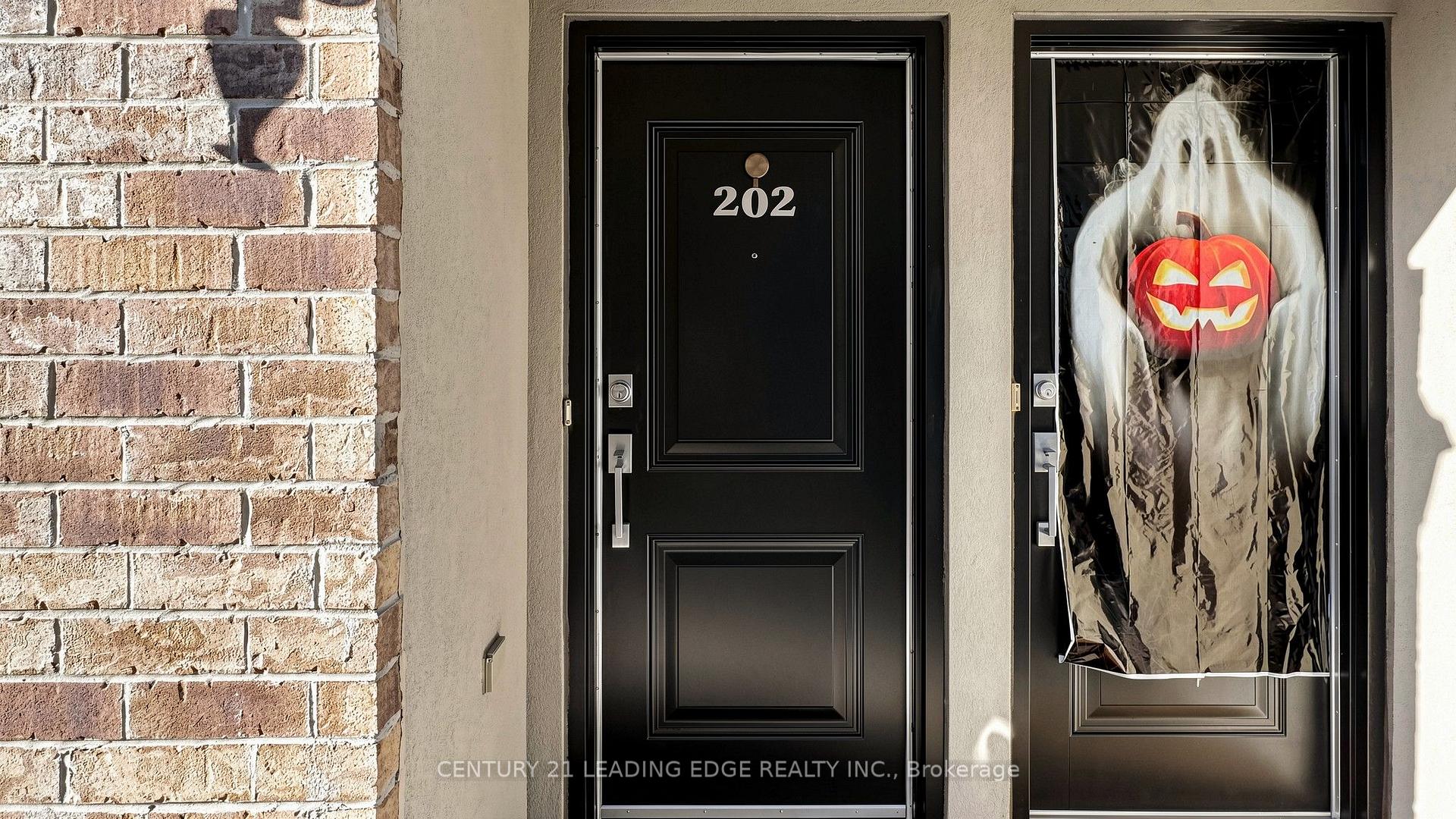 Photo 4 of Unit 202, 320 John Street, Markham, Aileen-Willowbrook — HOMEH