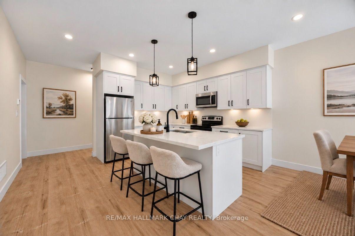 Photo 5 of 24 rose Avenue, Orillia — HOMEH