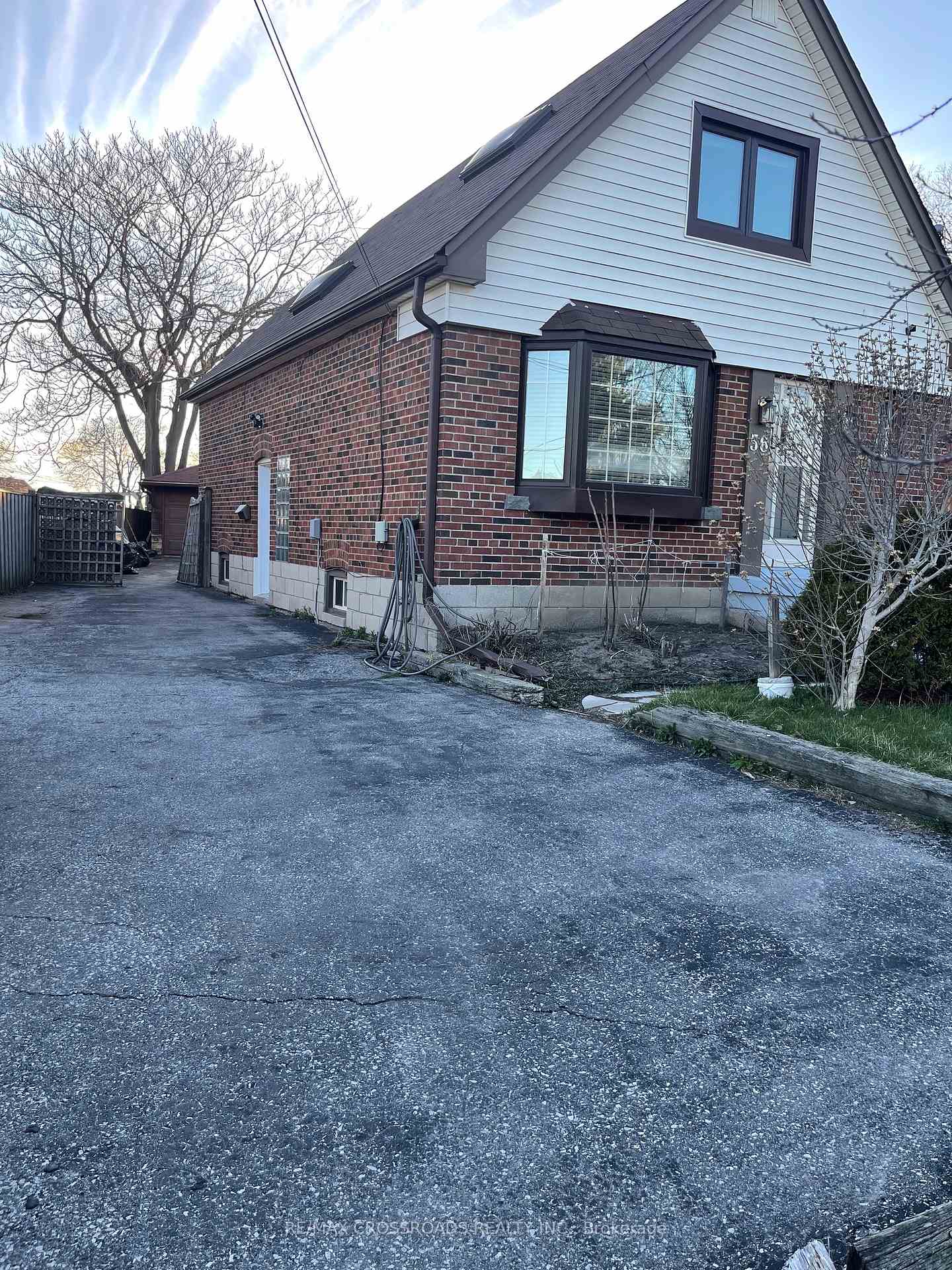 Photo 2 of Unit Upper, 56 Harris Park Drive, Scarborough, Clairlea-Birchmount — HOMEH