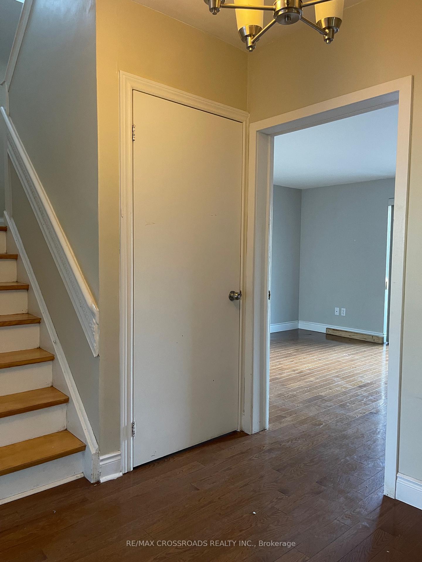 Photo 3 of Unit Upper, 56 Harris Park Drive, Scarborough, Clairlea-Birchmount — HOMEH