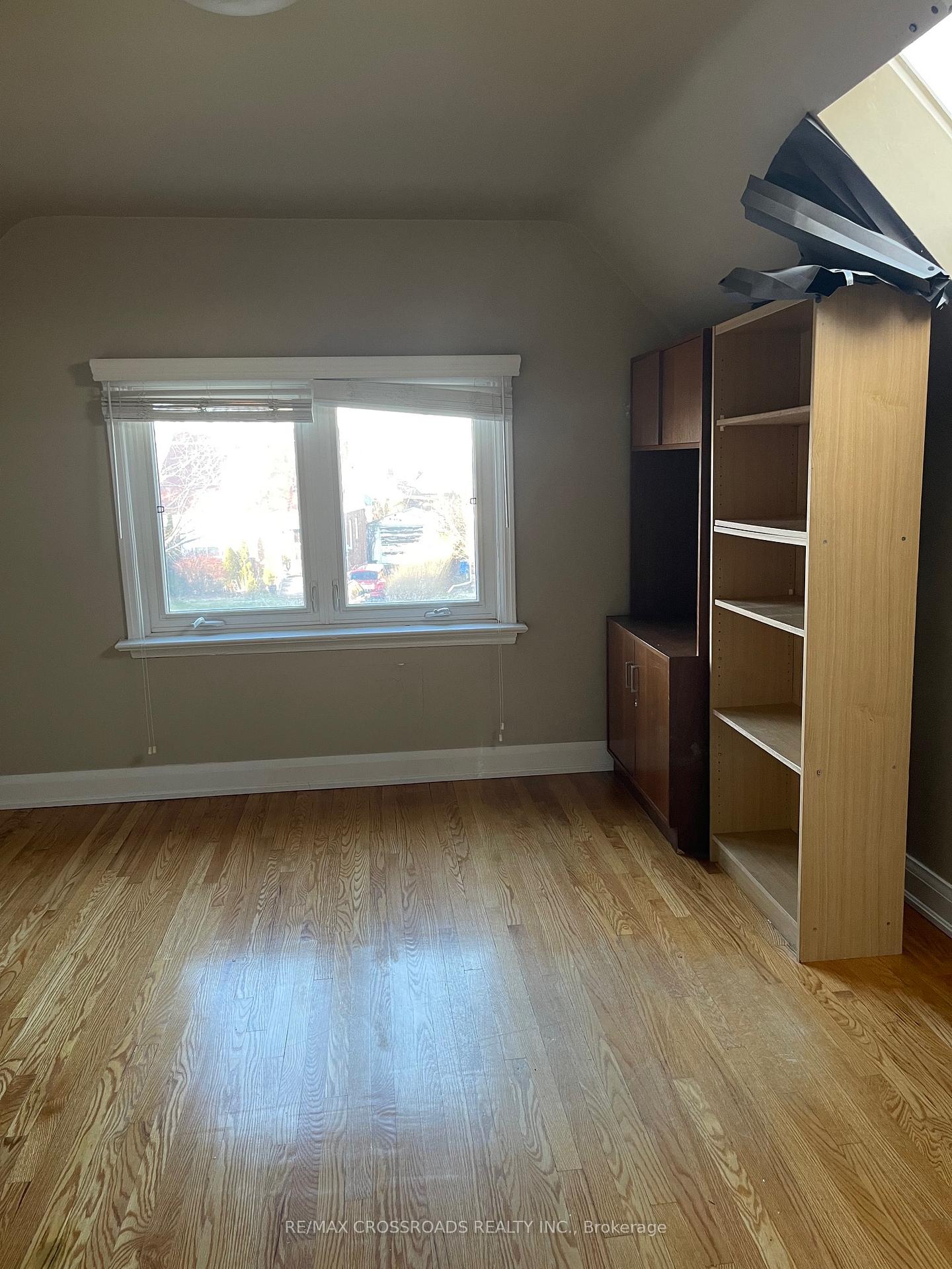 Photo 6 of Unit Upper, 56 Harris Park Drive, Scarborough, Clairlea-Birchmount — HOMEH