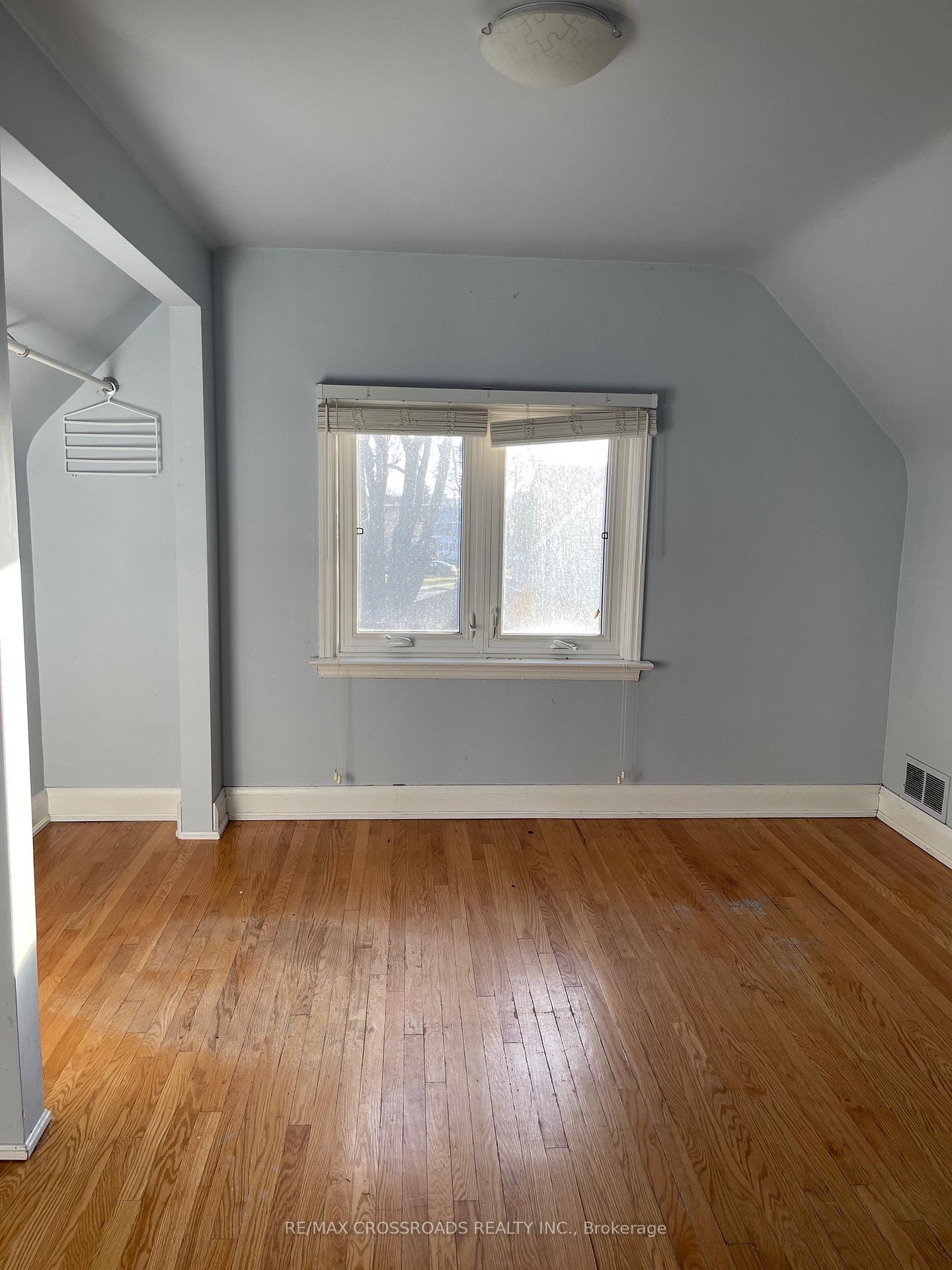 Photo 7 of Unit Upper, 56 Harris Park Drive, Scarborough, Clairlea-Birchmount — HOMEH