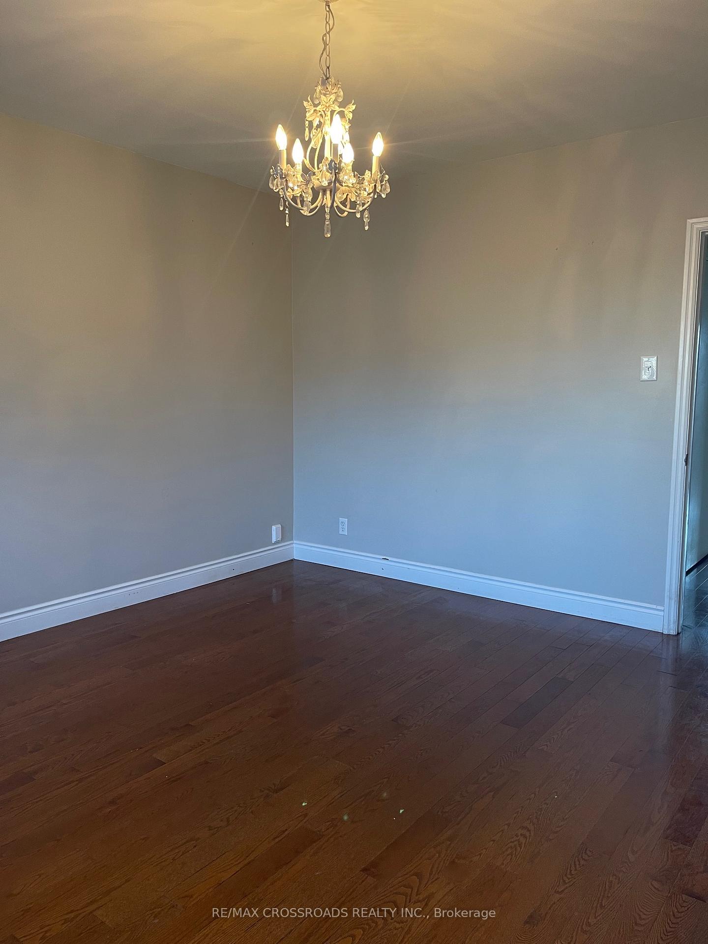 Photo 8 of Unit Upper, 56 Harris Park Drive, Scarborough, Clairlea-Birchmount — HOMEH
