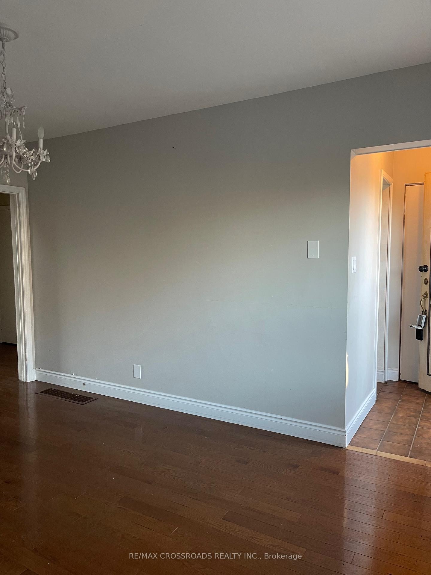 Photo 9 of Unit Upper, 56 Harris Park Drive, Scarborough, Clairlea-Birchmount — HOMEH