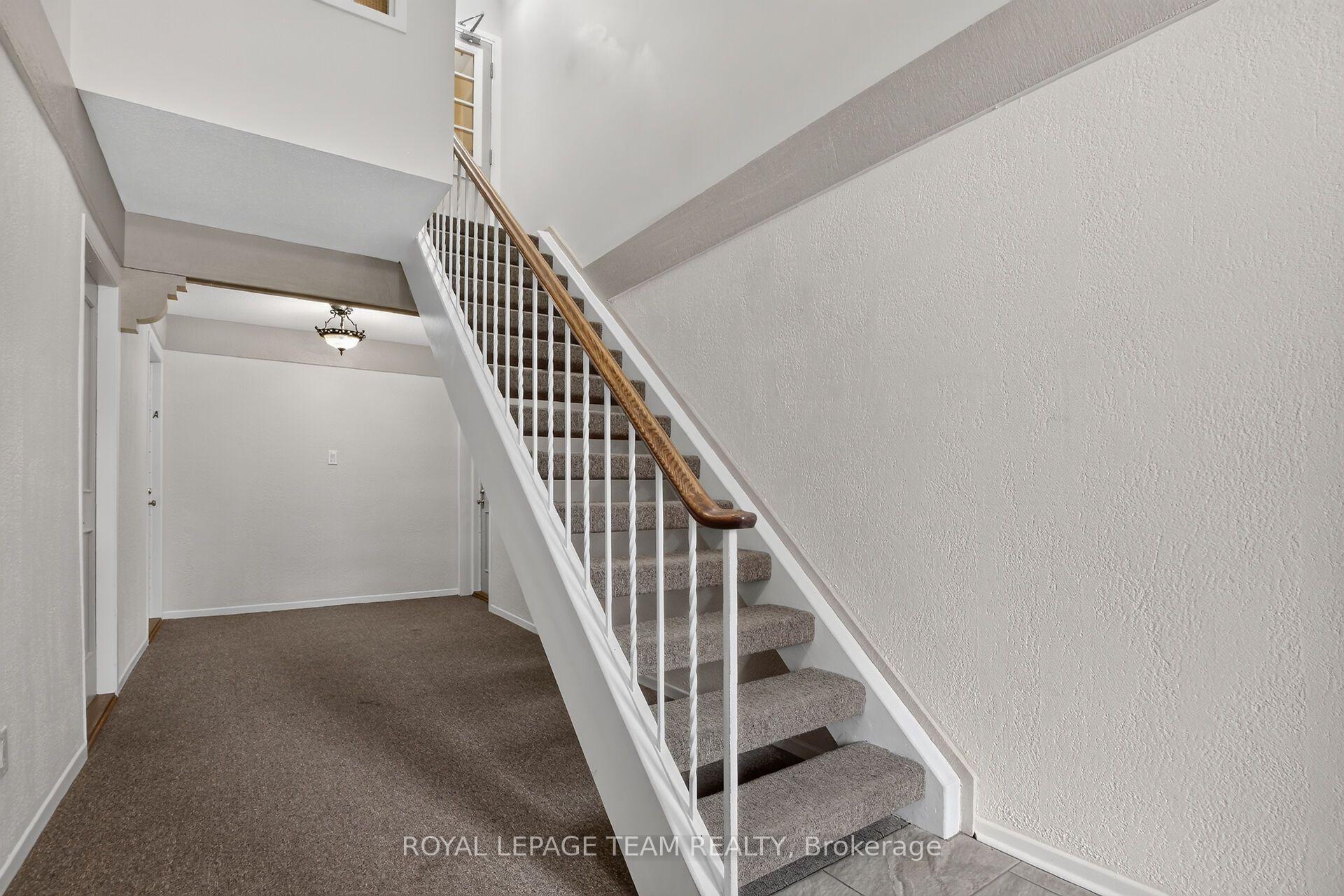 Photo 3 of Unit 15, 37C Stonehaven Drive, Ottawa, Kanata - Bridlewood — HOMEH