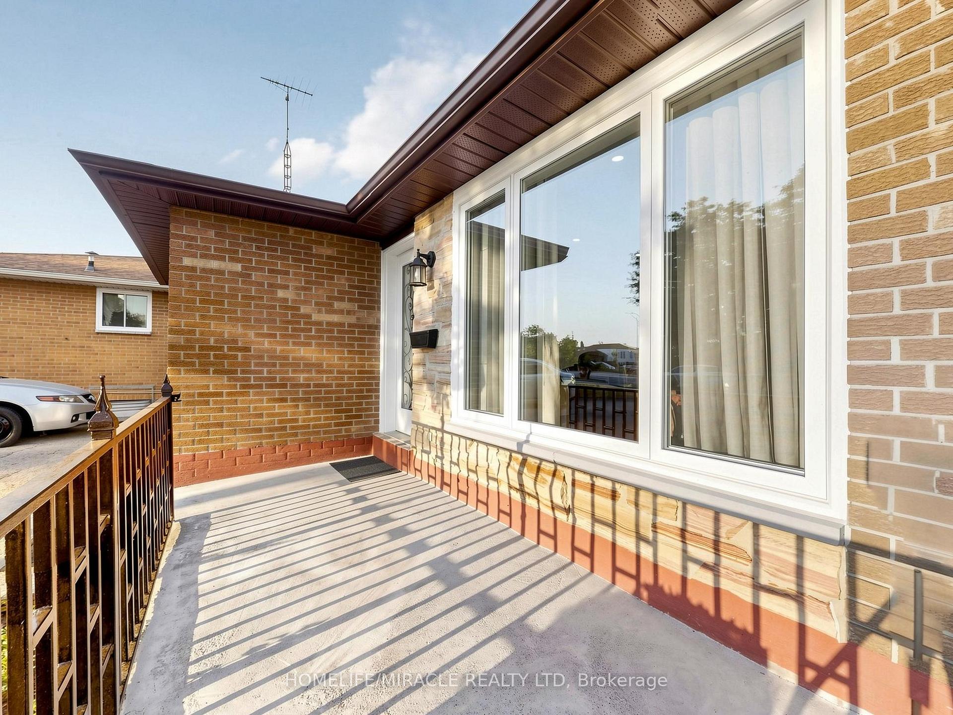 Photo 5 of 3694 Brandon Gate Drive, Mississauga, Malton — HOMEH