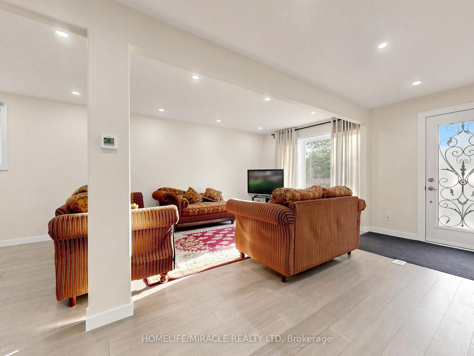 Photo 6 of 3694 Brandon Gate Drive, Mississauga, Malton — HOMEH