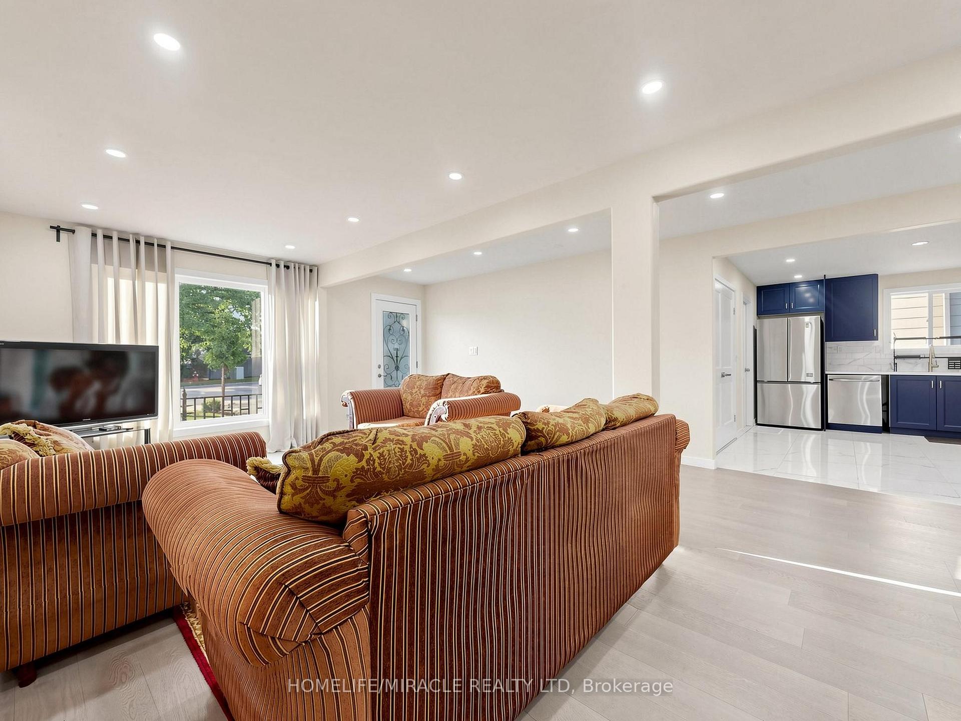 Photo 7 of 3694 Brandon Gate Drive, Mississauga, Malton — HOMEH