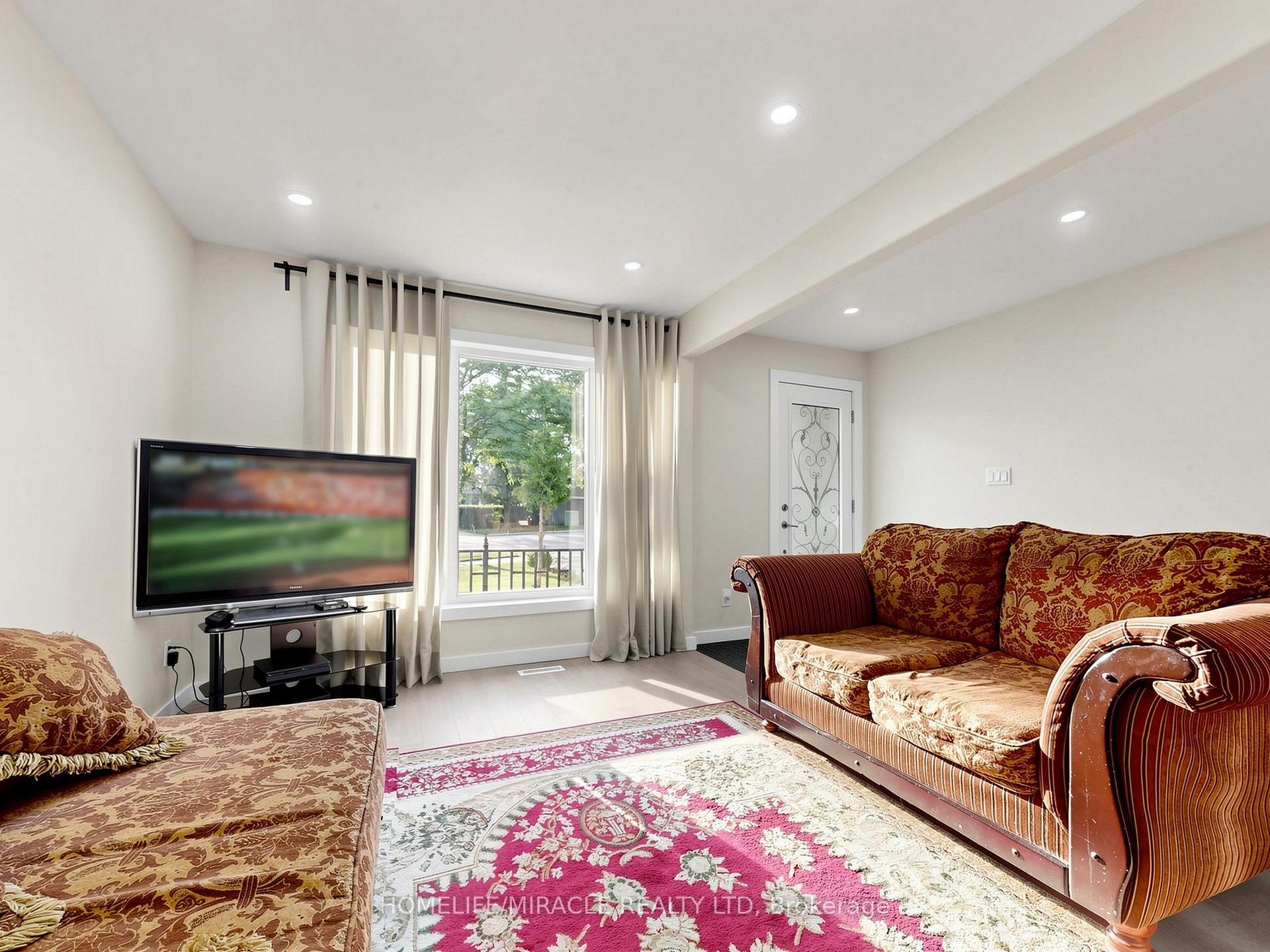 Photo 8 of 3694 Brandon Gate Drive, Mississauga, Malton — HOMEH