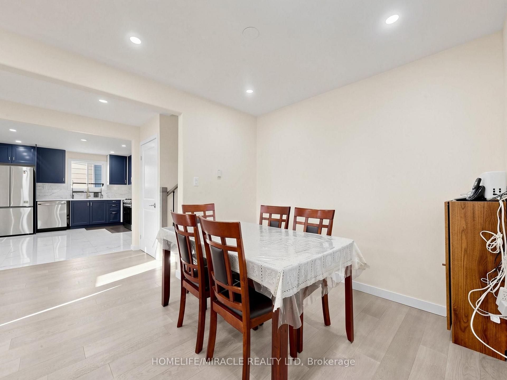 Photo 13 of 3694 Brandon Gate Drive, Mississauga, Malton — HOMEH