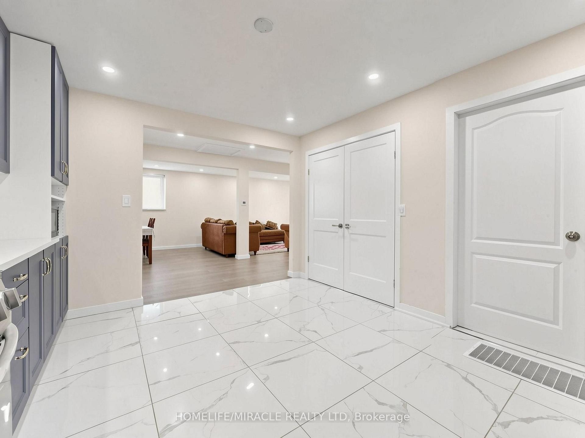 Photo 18 of 3694 Brandon Gate Drive, Mississauga, Malton — HOMEH