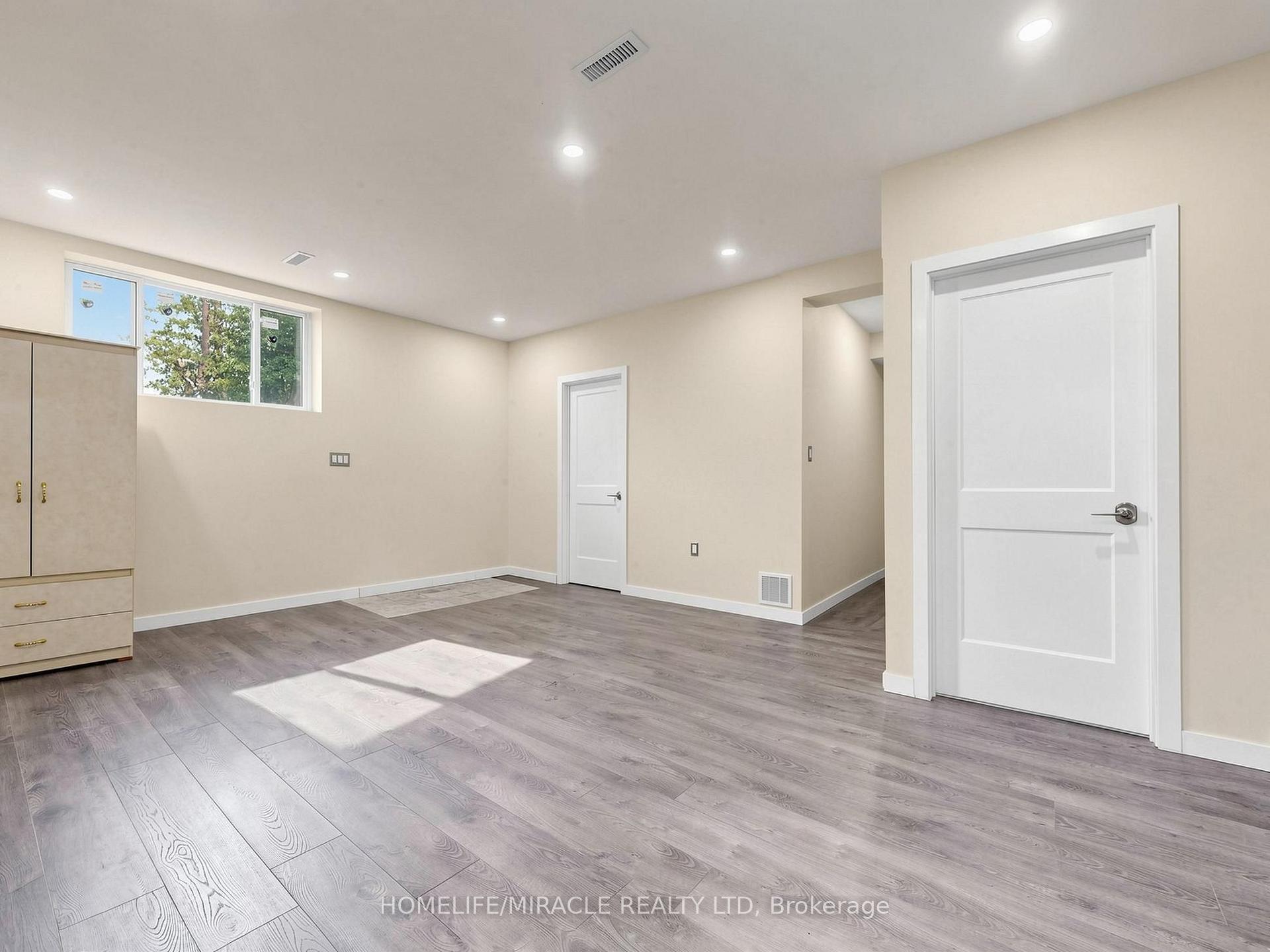 Photo 32 of 3694 Brandon Gate Drive, Mississauga, Malton — HOMEH