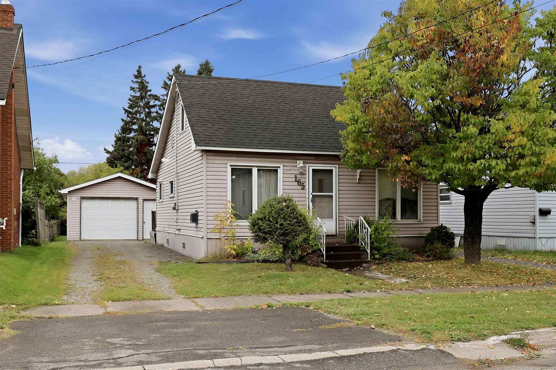 Photo of 165 Spadina Avenue