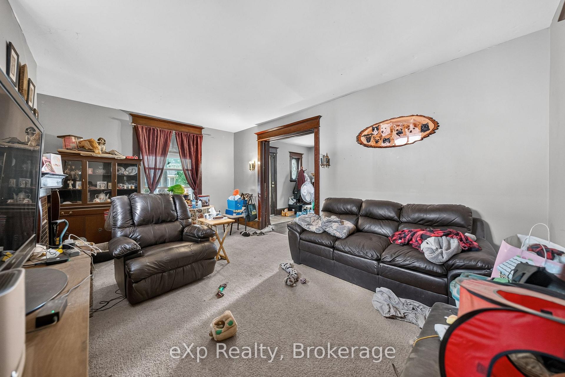 Photo 3 of 126 Chatham Street, Brantford — HOMEH