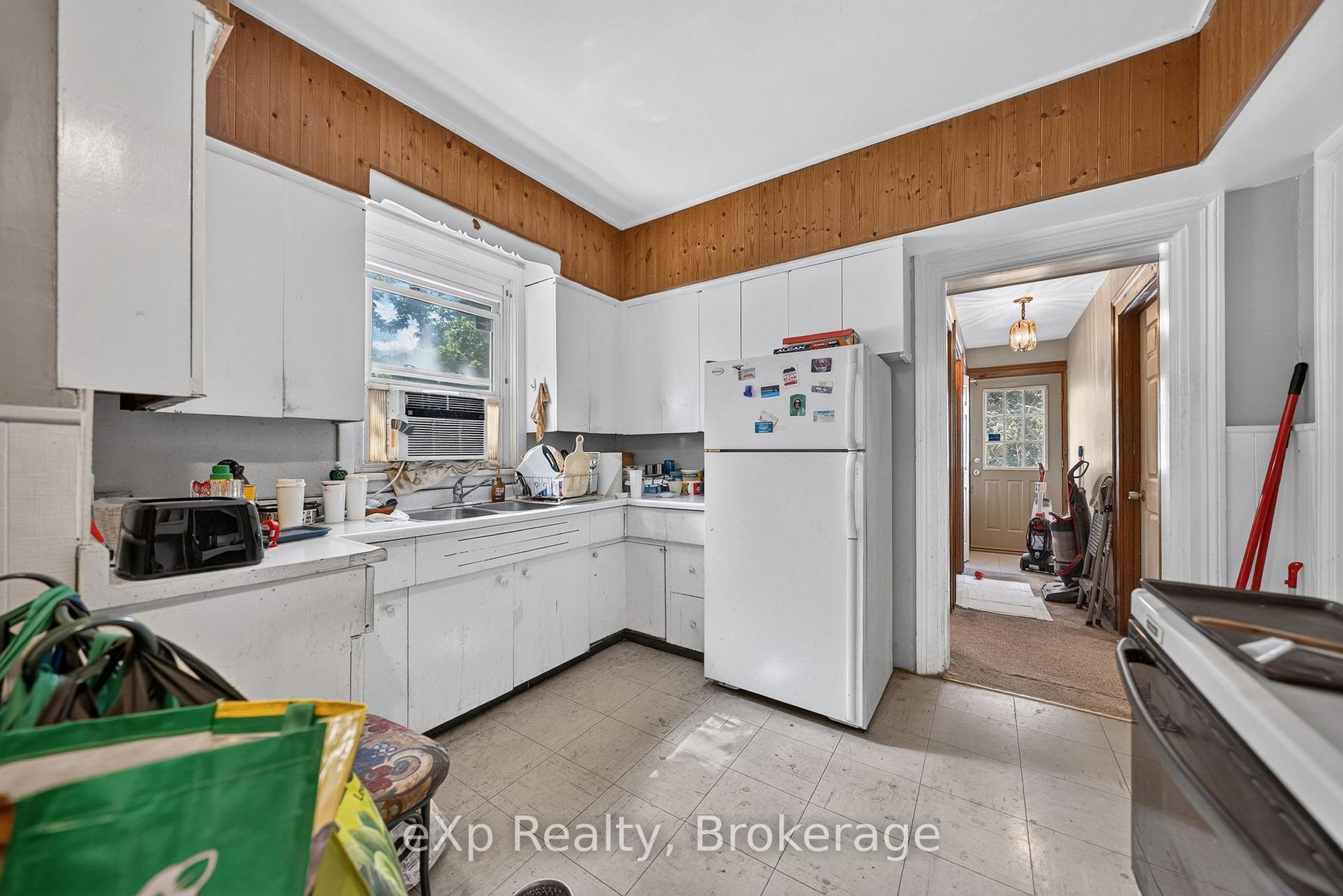 Photo 4 of 126 Chatham Street, Brantford — HOMEH