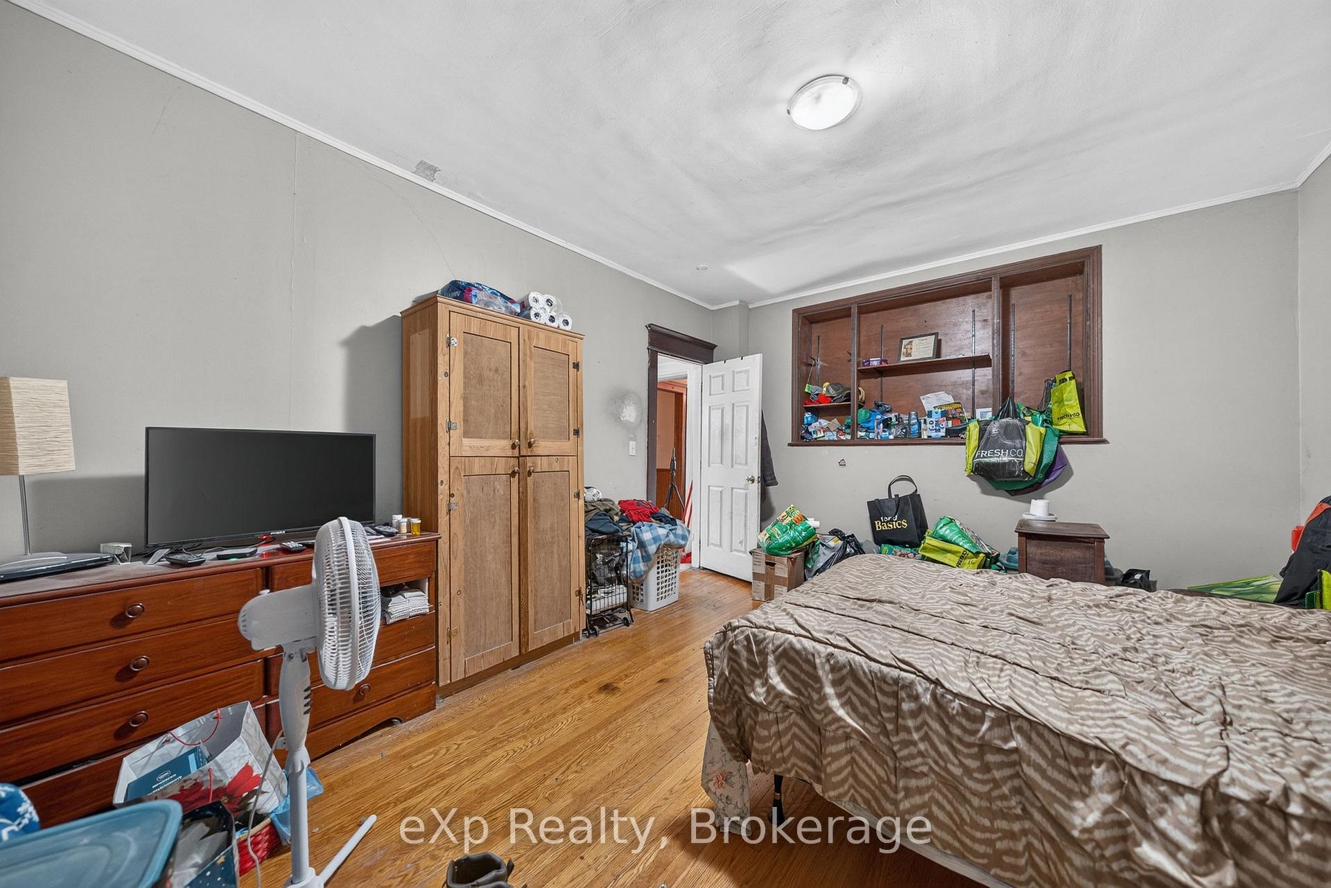 Photo 6 of 126 Chatham Street, Brantford — HOMEH