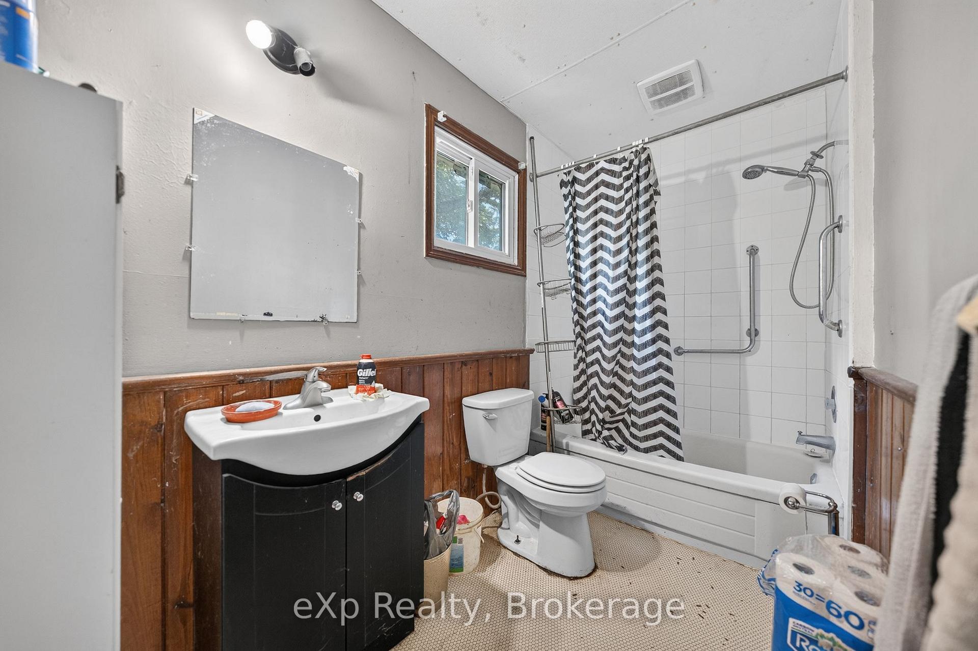 Photo 8 of 126 Chatham Street, Brantford — HOMEH