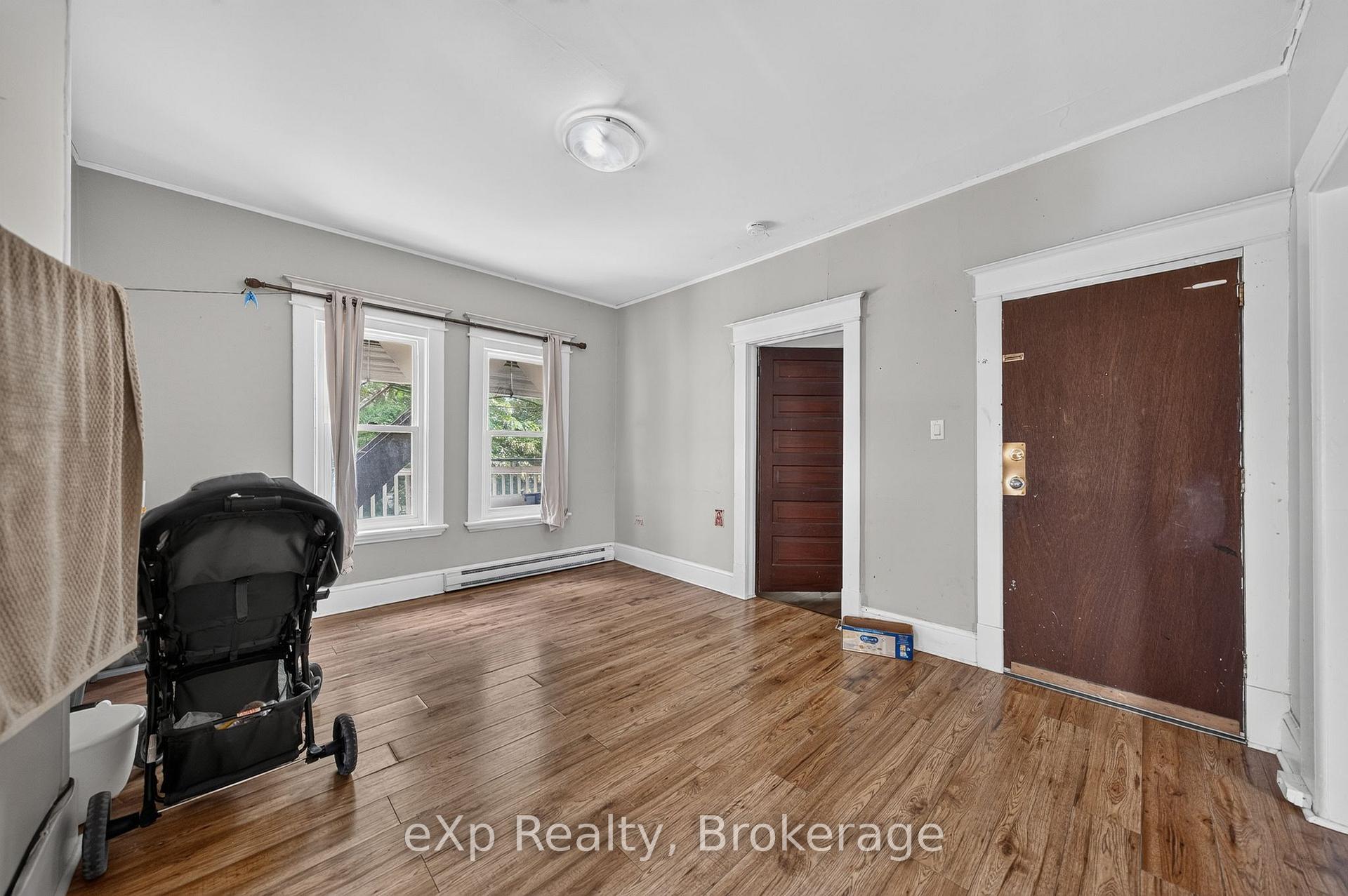 Photo 9 of 126 Chatham Street, Brantford — HOMEH