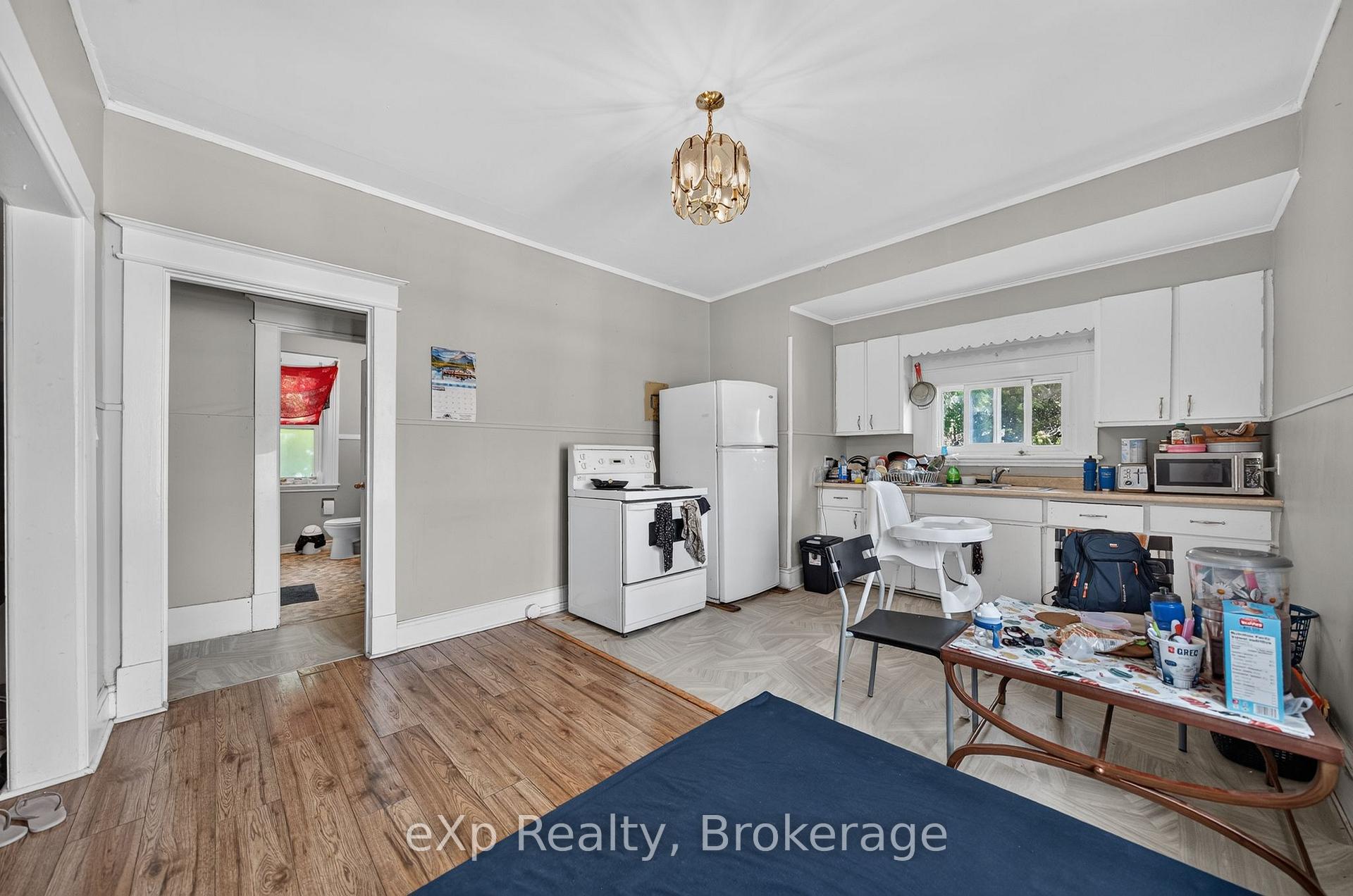Photo 12 of 126 Chatham Street, Brantford — HOMEH