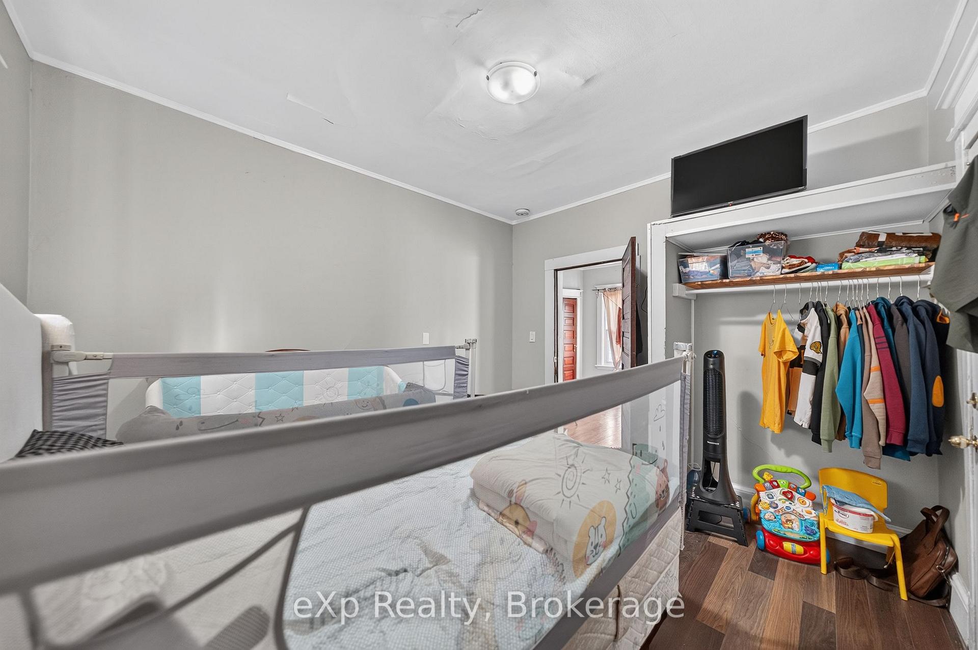 Photo 14 of 126 Chatham Street, Brantford — HOMEH