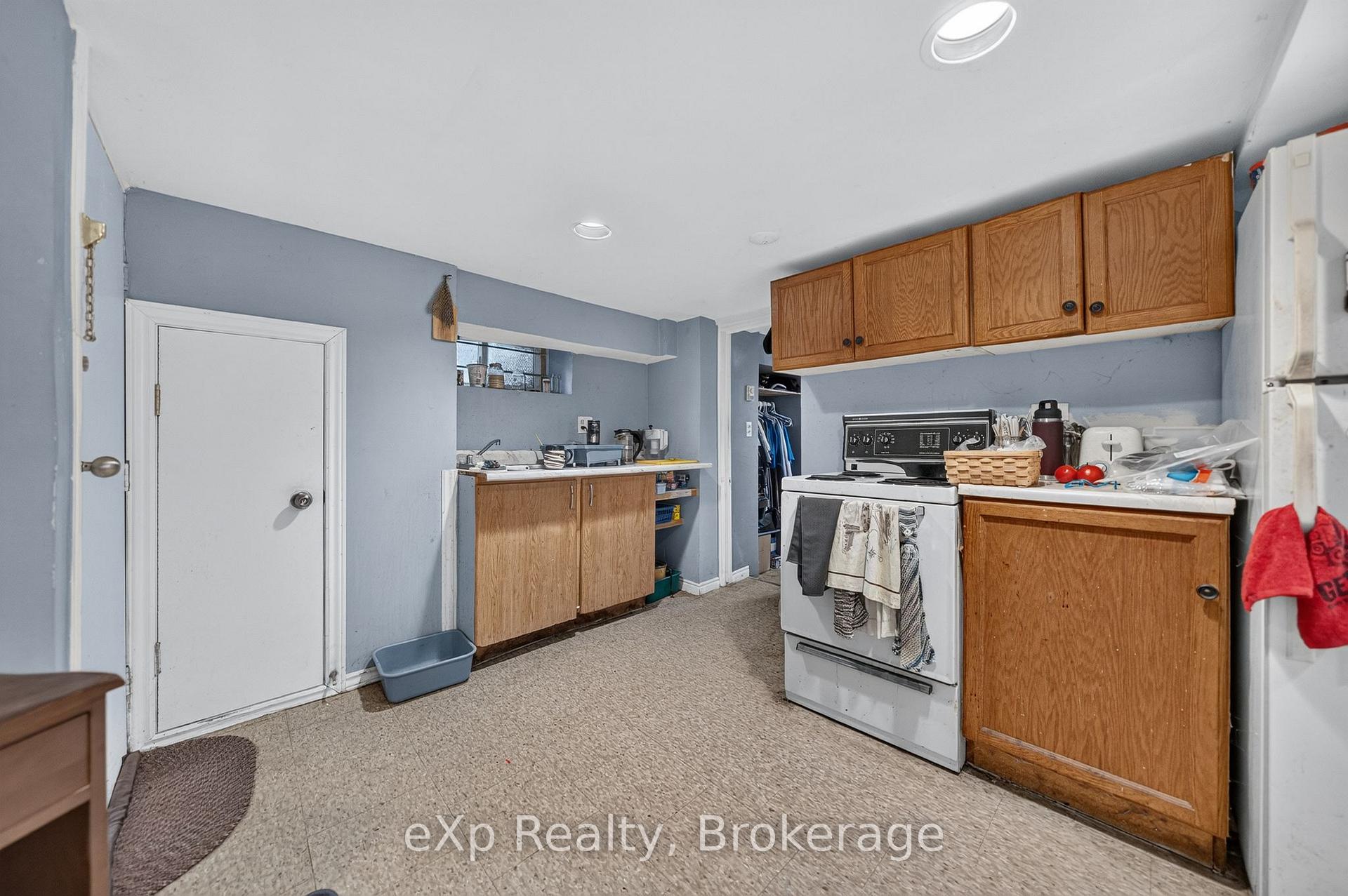 Photo 18 of 126 Chatham Street, Brantford — HOMEH