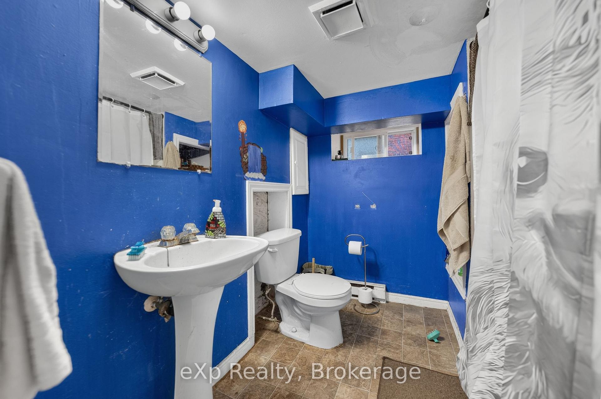Photo 23 of 126 Chatham Street, Brantford — HOMEH
