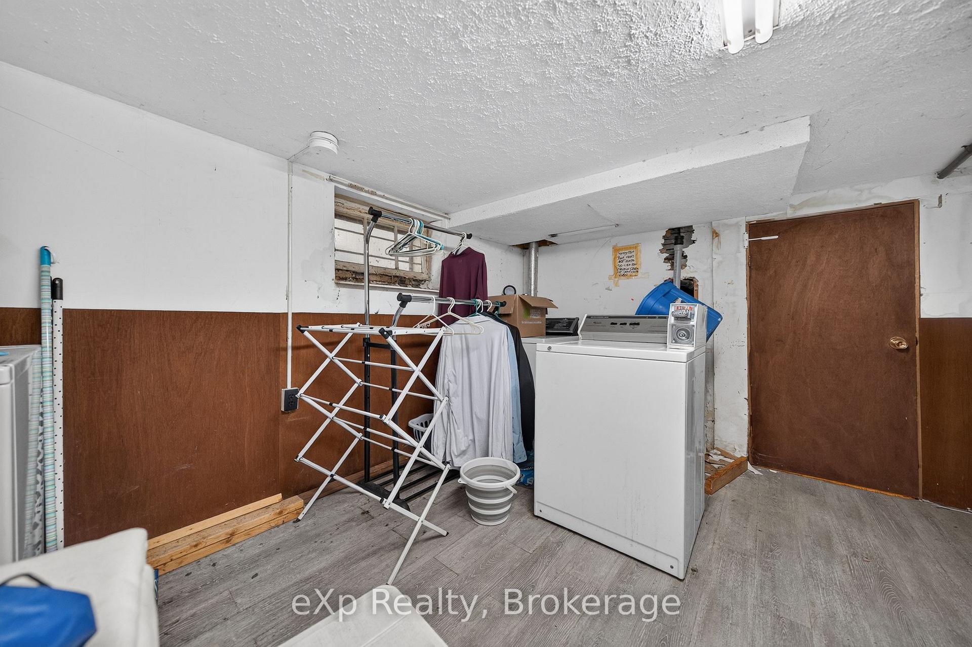 Photo 25 of 126 Chatham Street, Brantford — HOMEH