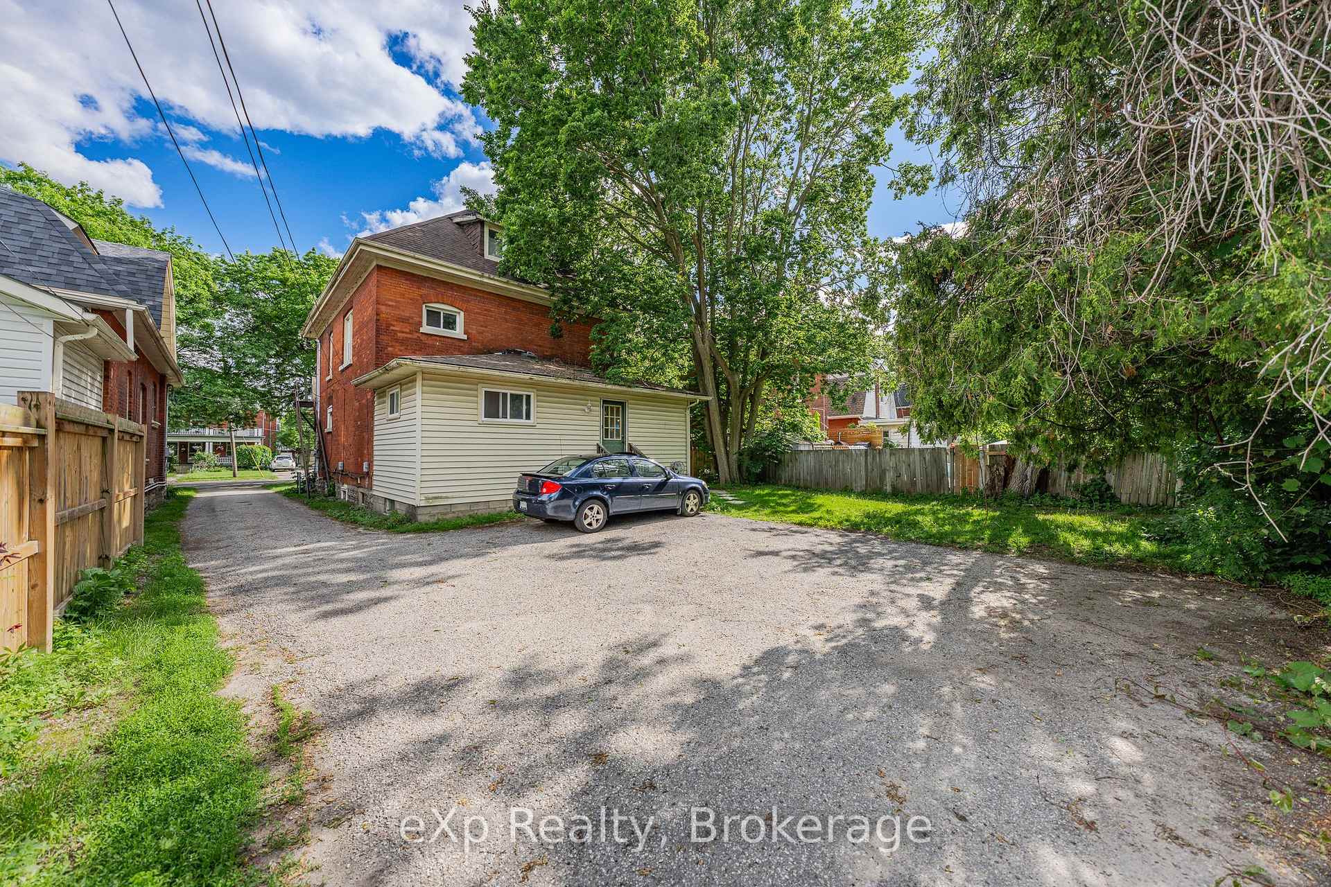Photo 31 of 126 Chatham Street, Brantford — HOMEH