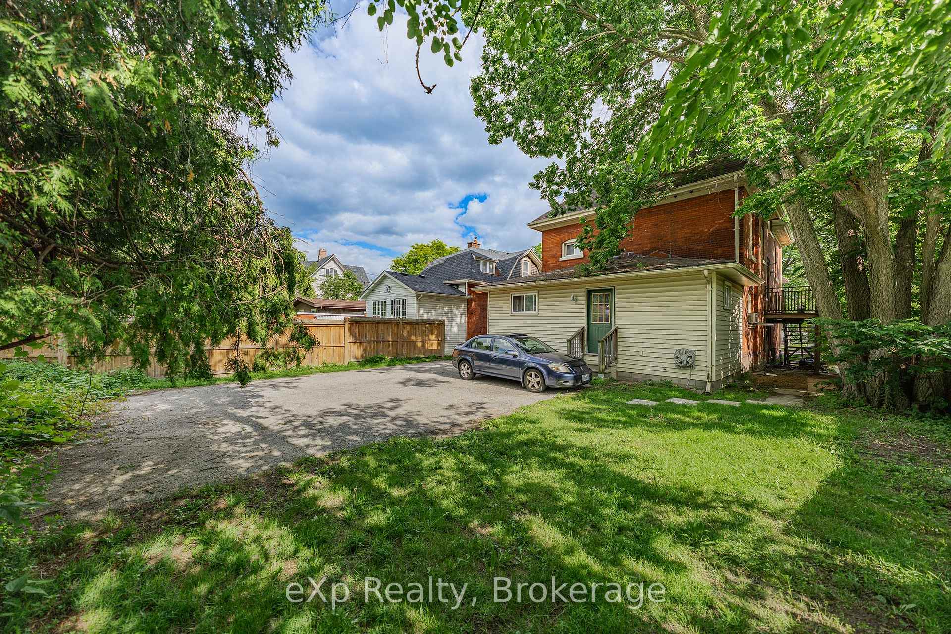 Photo 32 of 126 Chatham Street, Brantford — HOMEH