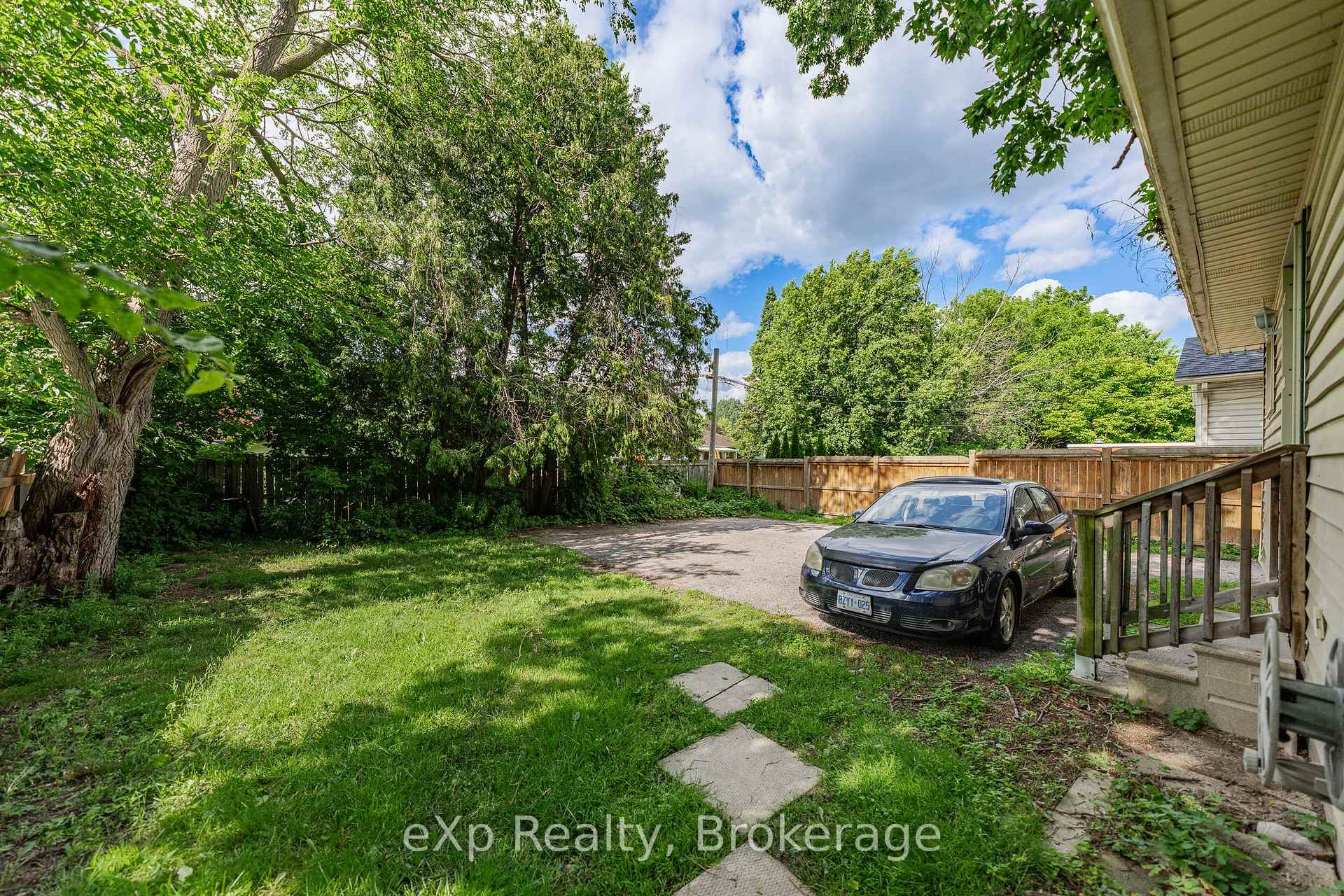 Photo 33 of 126 Chatham Street, Brantford — HOMEH