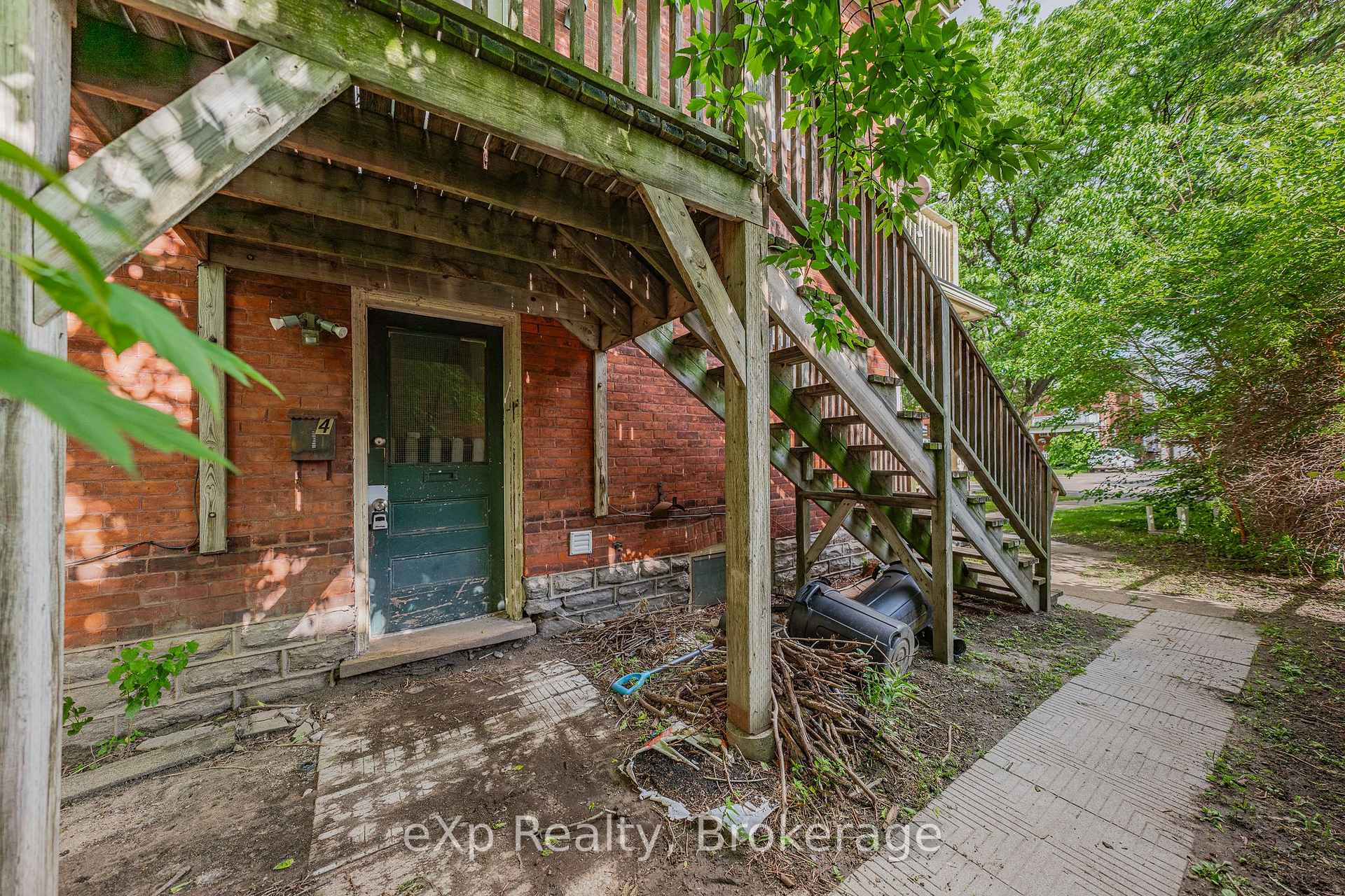 Photo 34 of 126 Chatham Street, Brantford — HOMEH