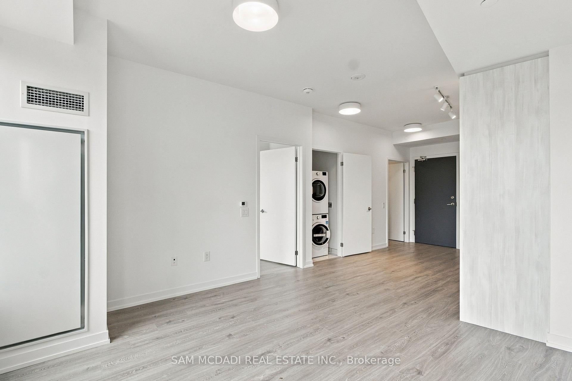 Photo 5 of 2485 Eglinton Avenue W, Mississauga, Central Erin Mills — HOMEH