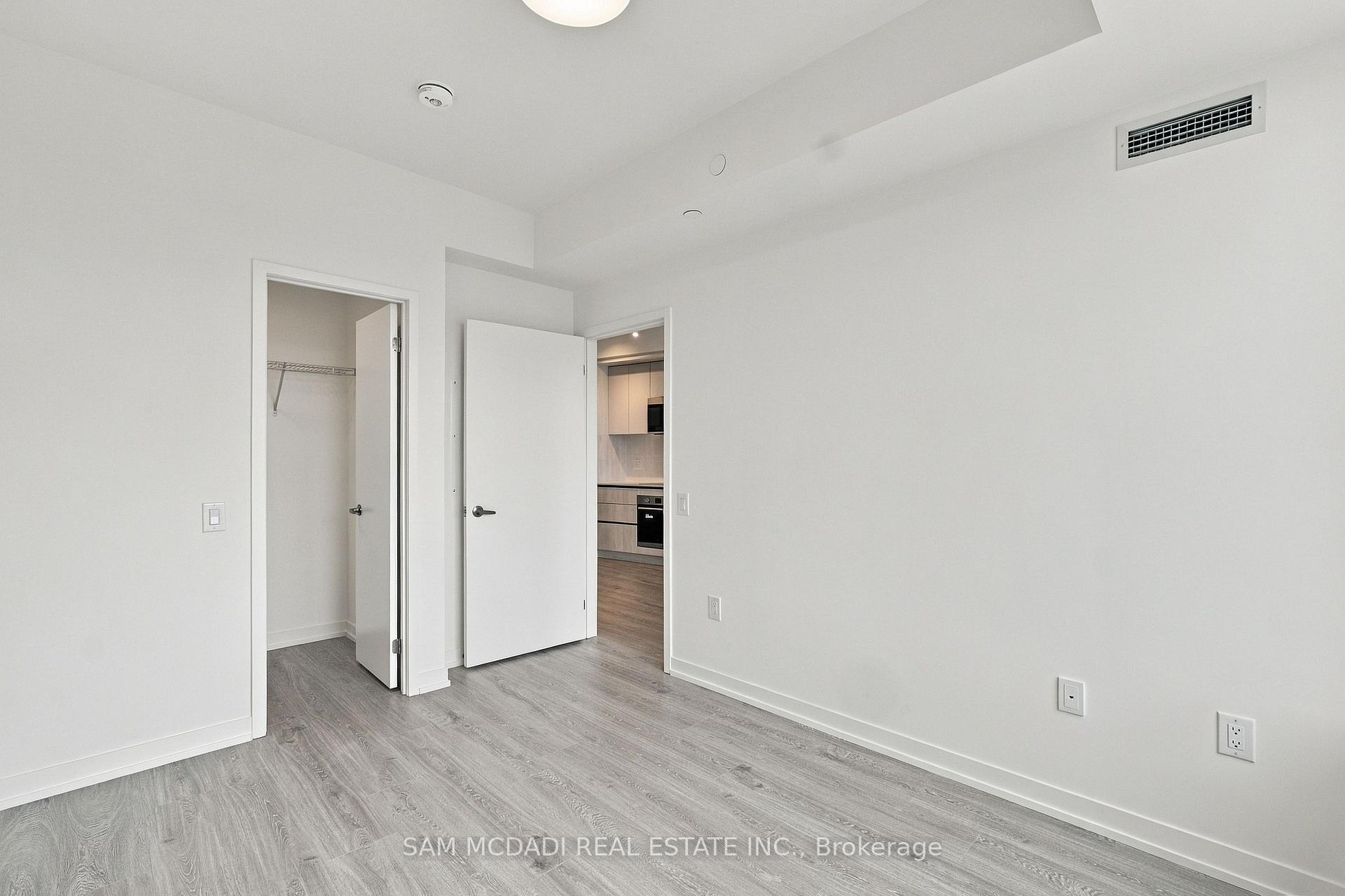 Photo 13 of 2485 Eglinton Avenue W, Mississauga, Central Erin Mills — HOMEH
