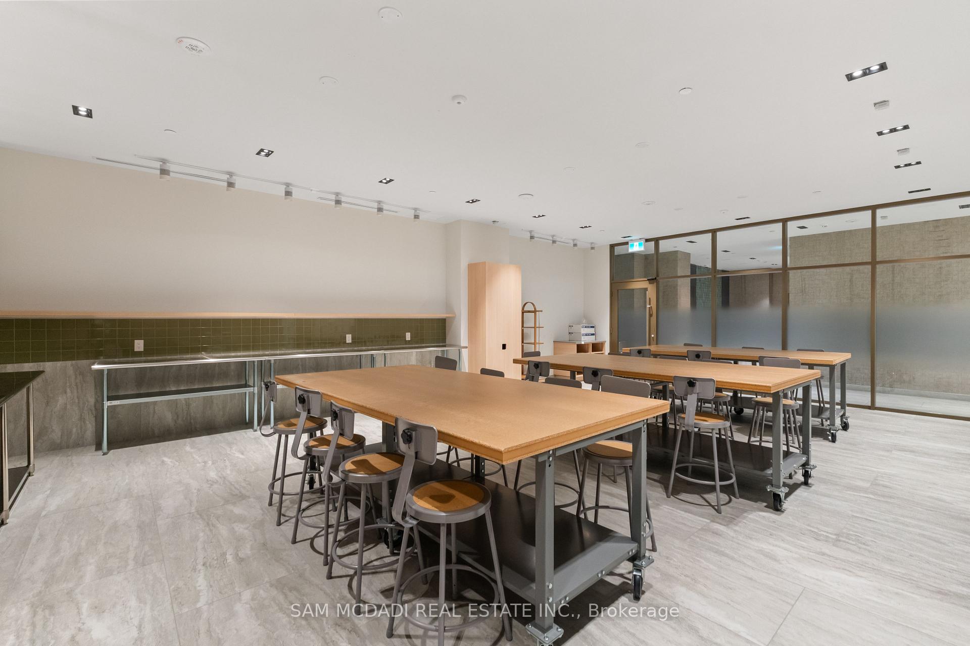 Photo 22 of 2485 Eglinton Avenue W, Mississauga, Central Erin Mills — HOMEH