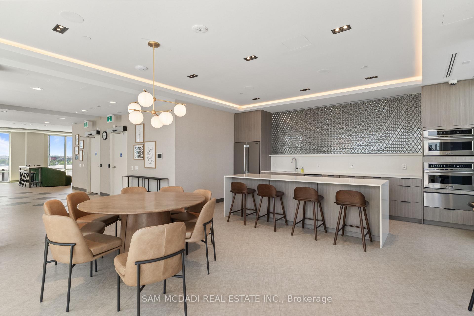 Photo 27 of 2485 Eglinton Avenue W, Mississauga, Central Erin Mills — HOMEH