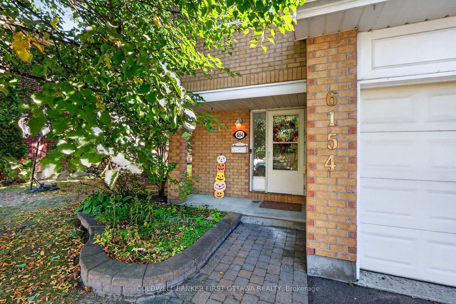 Photo 2 of Unit 17, 6154 Oak Meadows Drive, Ottawa, Chapel Hill — HOMEH