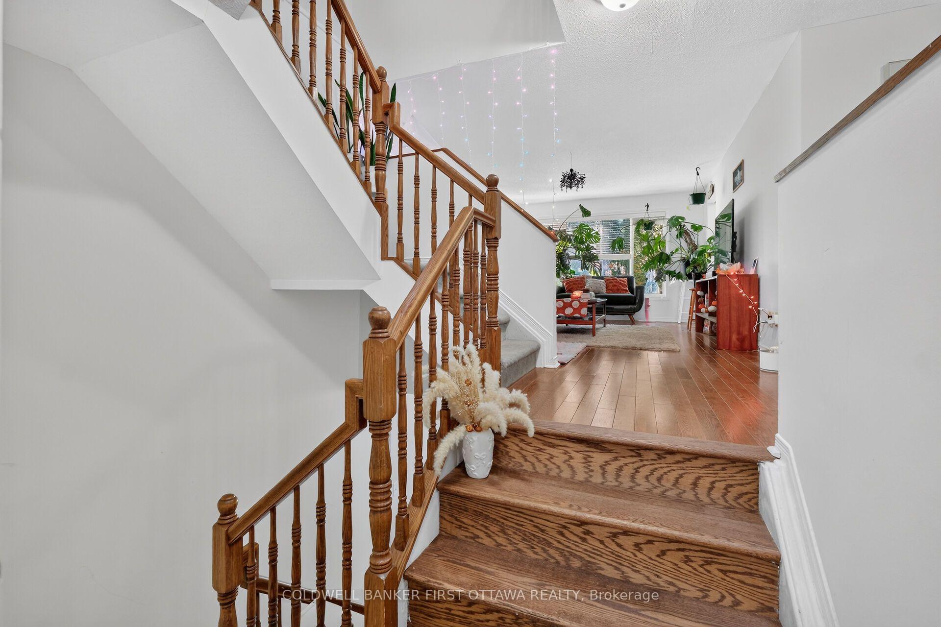 Photo 3 of Unit 17, 6154 Oak Meadows Drive, Ottawa, Chapel Hill — HOMEH