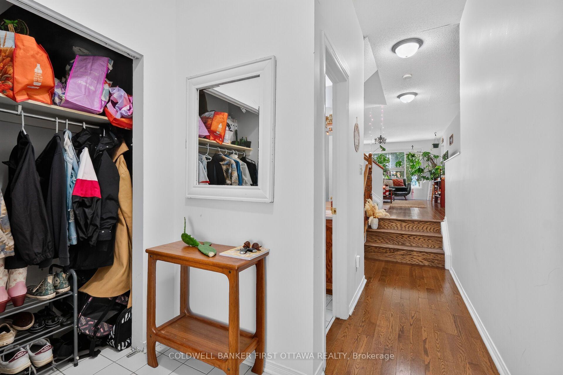 Photo 4 of Unit 17, 6154 Oak Meadows Drive, Ottawa, Chapel Hill — HOMEH