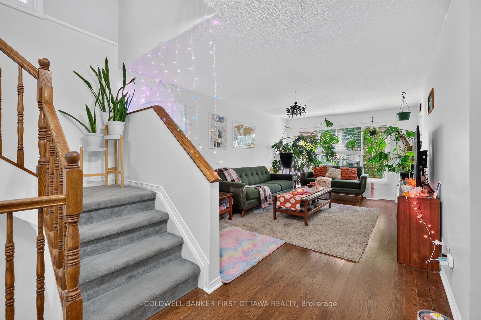 Photo 5 of Unit 17, 6154 Oak Meadows Drive, Ottawa, Chapel Hill — HOMEH