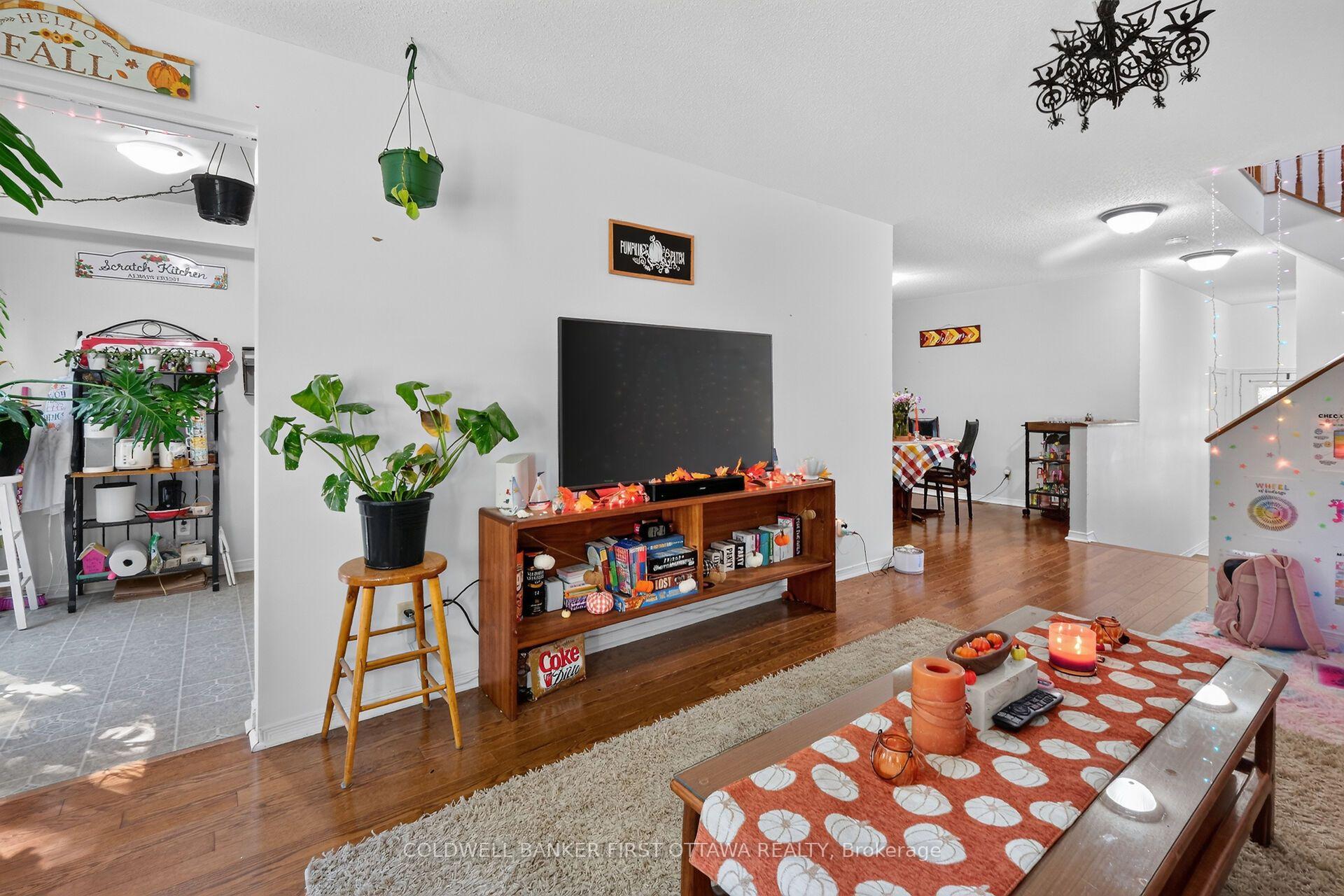 Photo 8 of Unit 17, 6154 Oak Meadows Drive, Ottawa, Chapel Hill — HOMEH