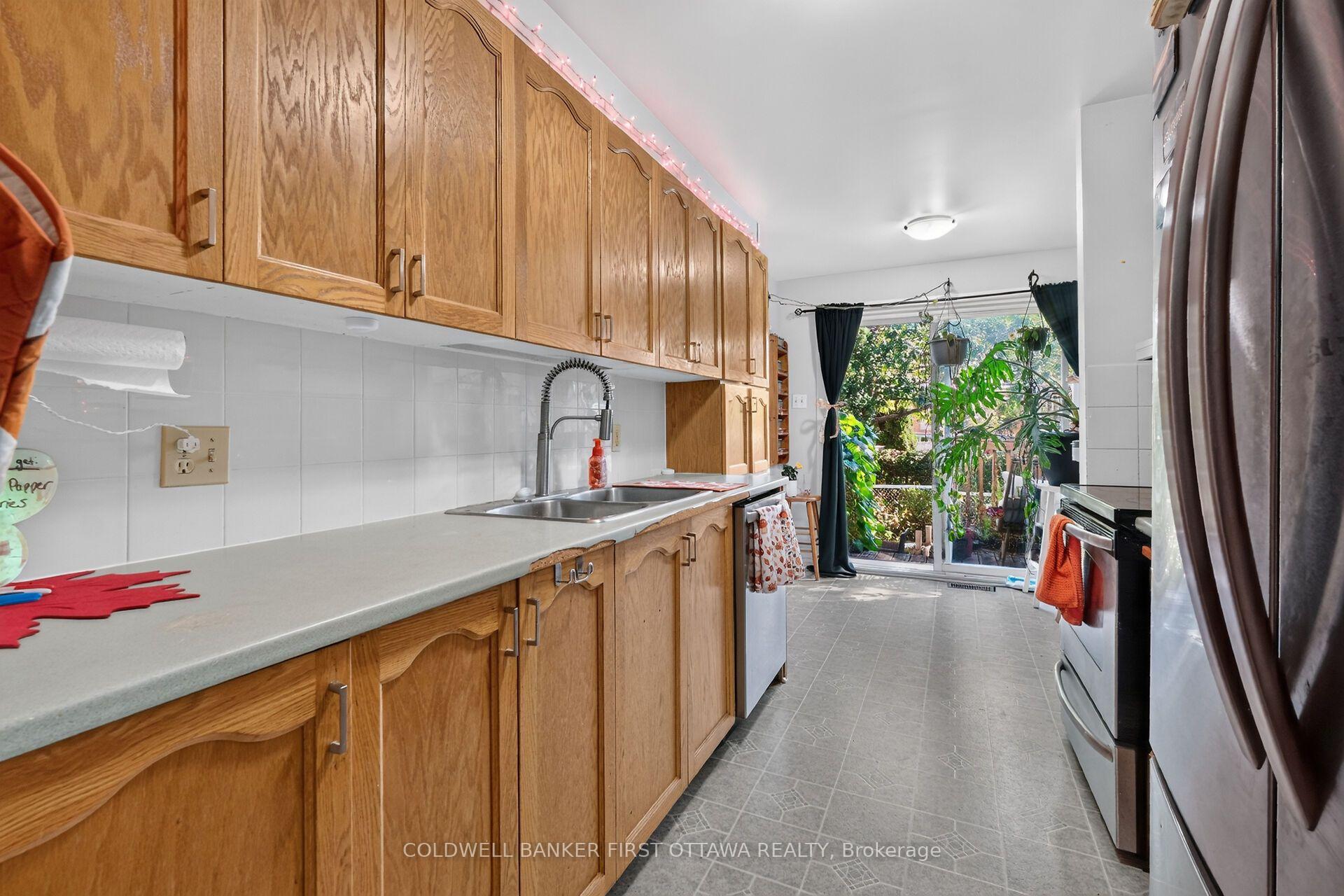 Photo 15 of Unit 17, 6154 Oak Meadows Drive, Ottawa, Chapel Hill — HOMEH